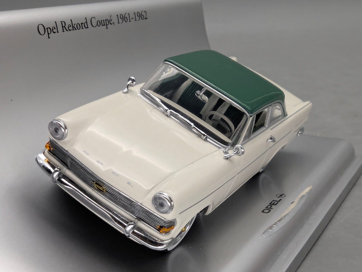 Model Cars 1:43 Minichamps Mercedes Benz SL65 AMG Black Series Silver with original packaging