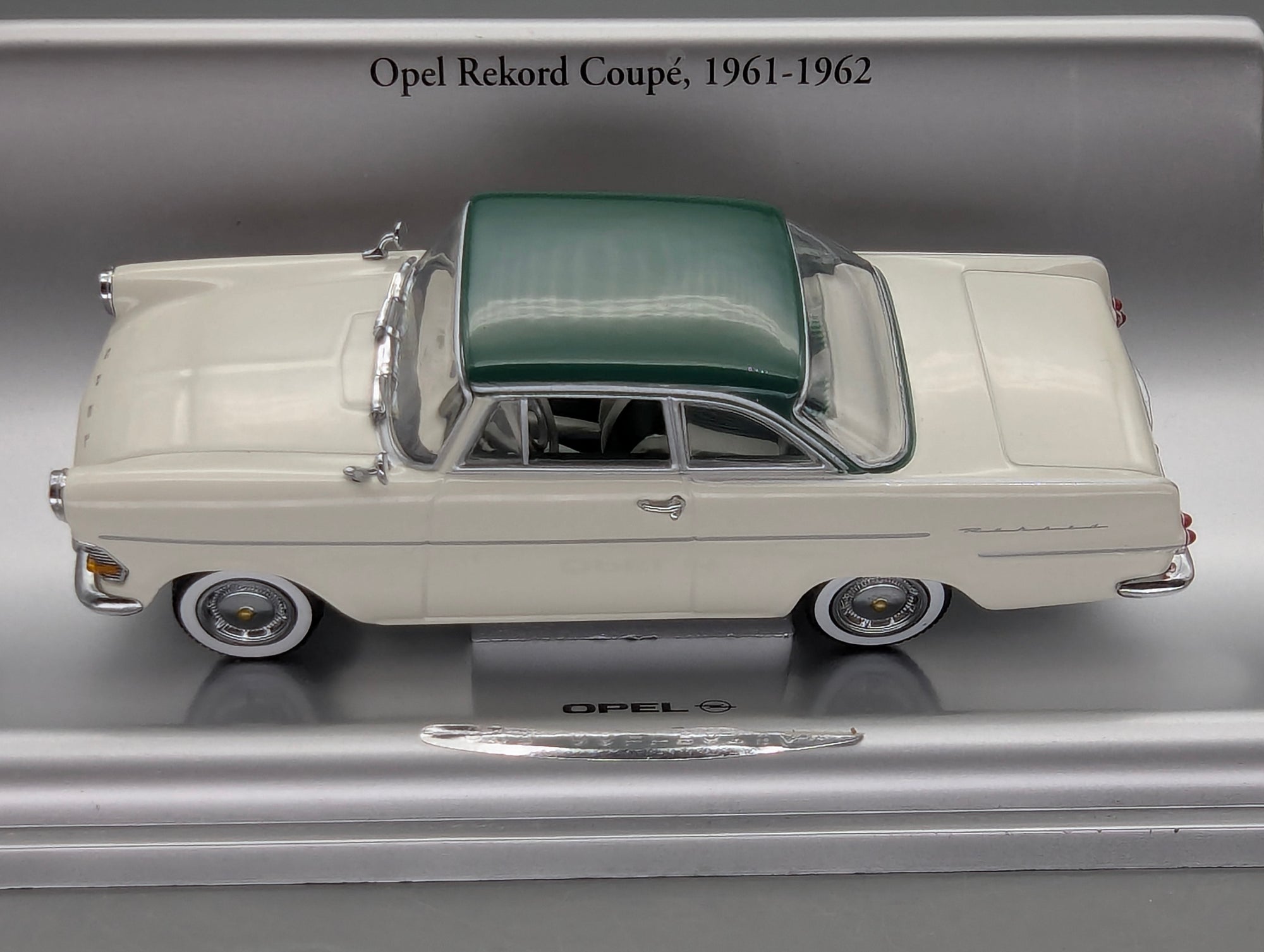 Model Cars 1:43 Minichamps Mercedes Benz SL65 AMG Black Series Silver with original packaging
