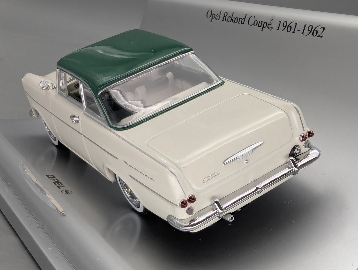 Model Cars 1:43 Minichamps Mercedes Benz SL65 AMG Black Series Silver with original packaging