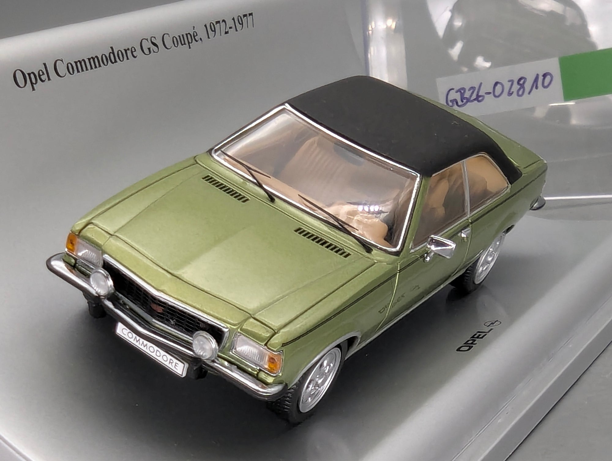 Modellautos 1:43 Schuco Opel Commodore GS Coupe 1972 Grün Metallic mit Vitrine