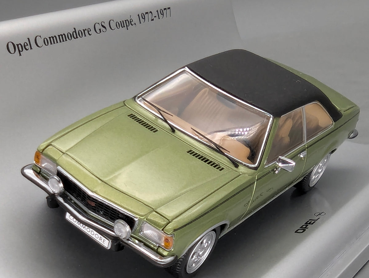 Modellautos 1:43 Schuco Opel Commodore GS Coupe 1972 Grün Metallic mit Vitrine