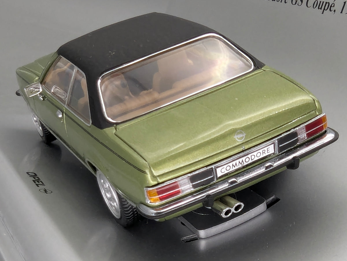 Modellautos 1:43 Schuco Opel Commodore GS Coupe 1972 Grün Metallic mit Vitrine