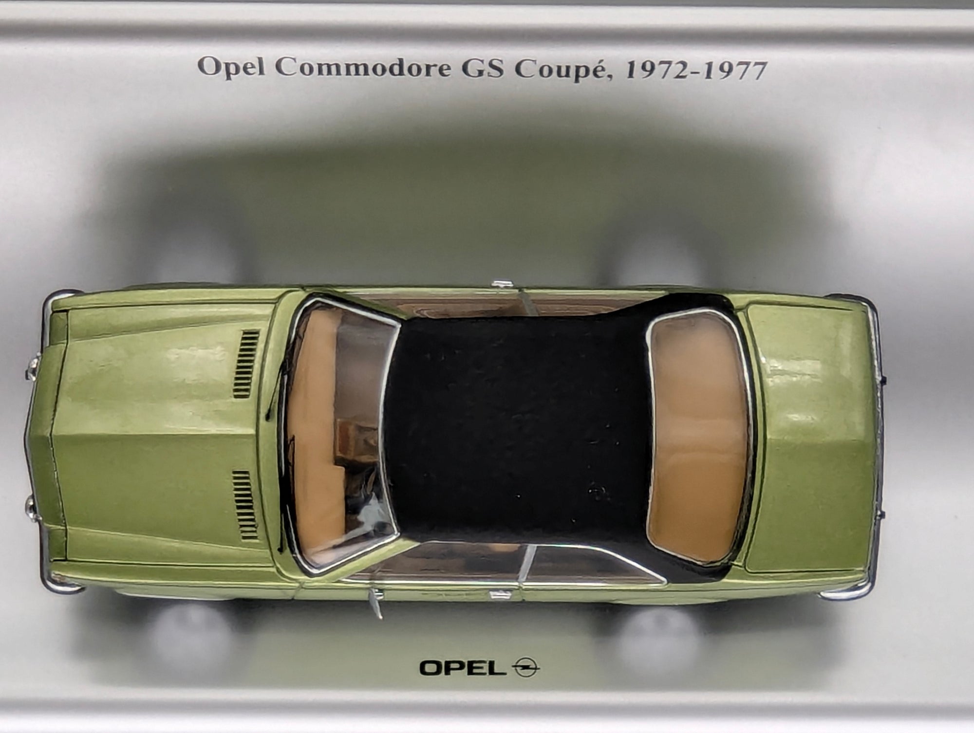 Modellautos 1:43 Schuco Opel Commodore GS Coupe 1972 Grün Metallic mit Vitrine
