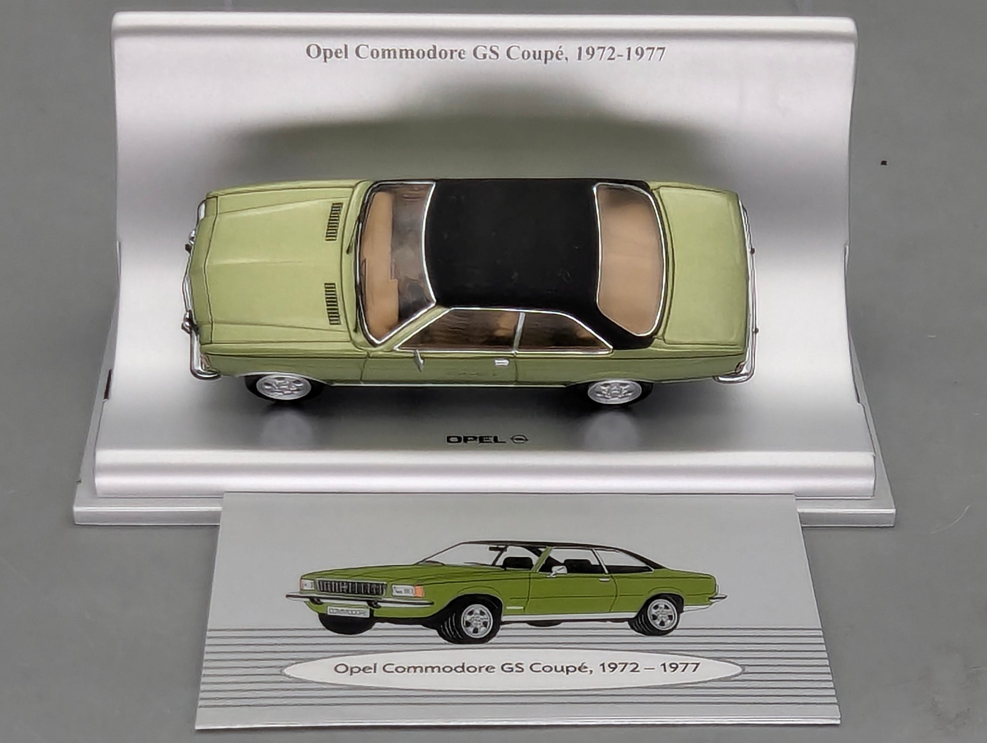 Modellautos 1:43 Schuco Opel Commodore GS Coupe 1972 Grün Metallic mit Vitrine