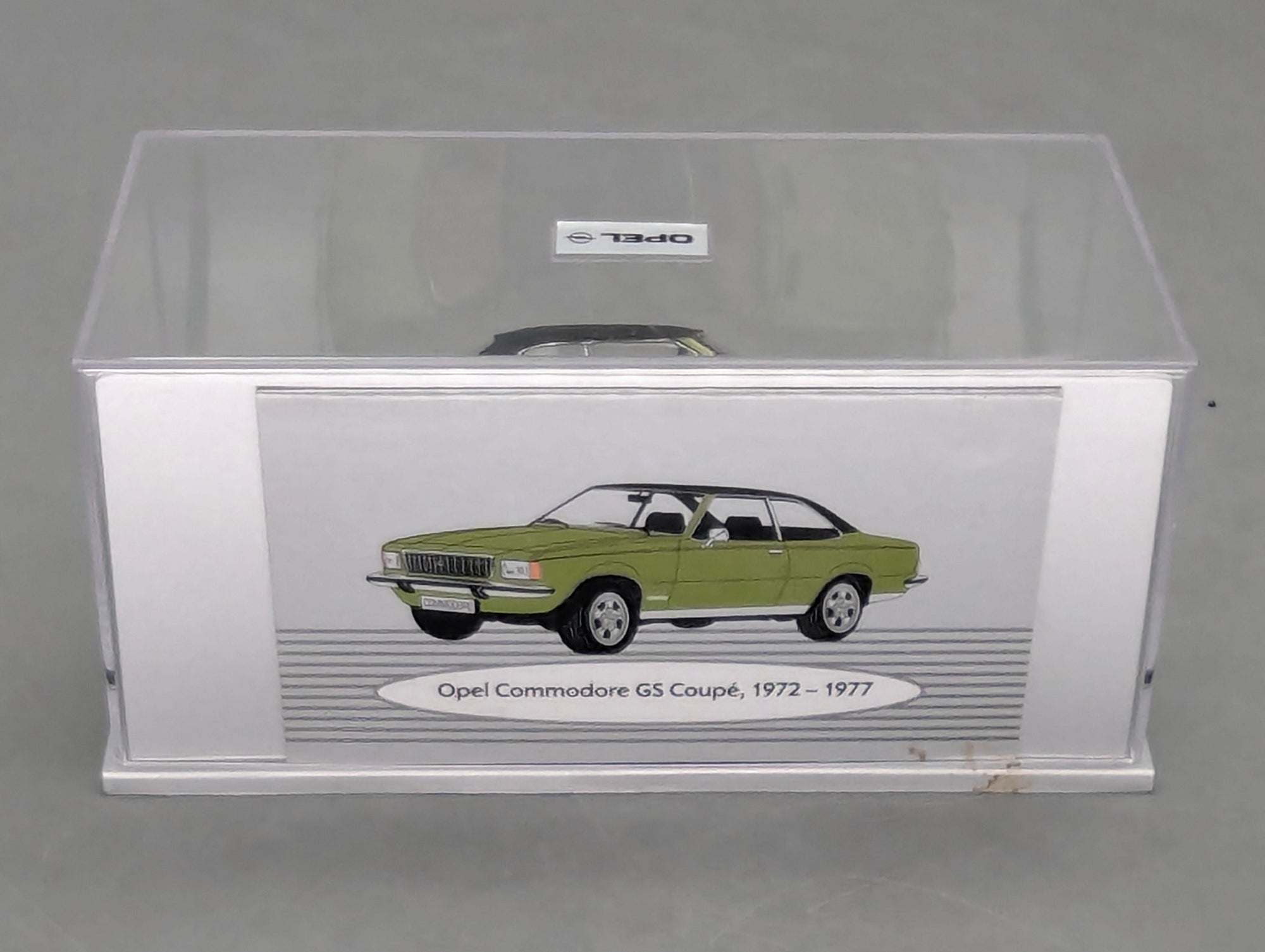 Modellautos 1:43 Schuco Opel Commodore GS Coupe 1972 Grün Metallic mit Vitrine