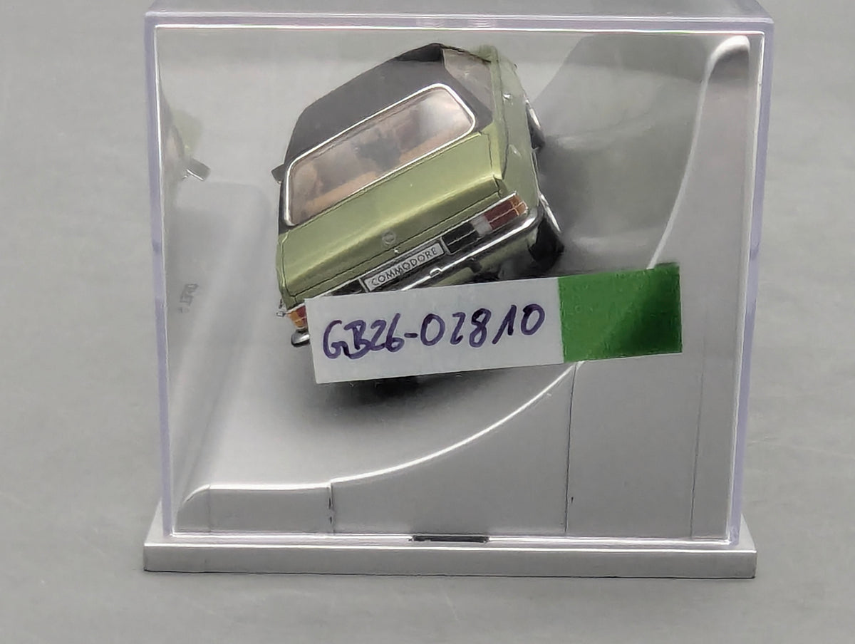 Modellautos 1:43 Schuco Opel Commodore GS Coupe 1972 Grün Metallic mit Vitrine