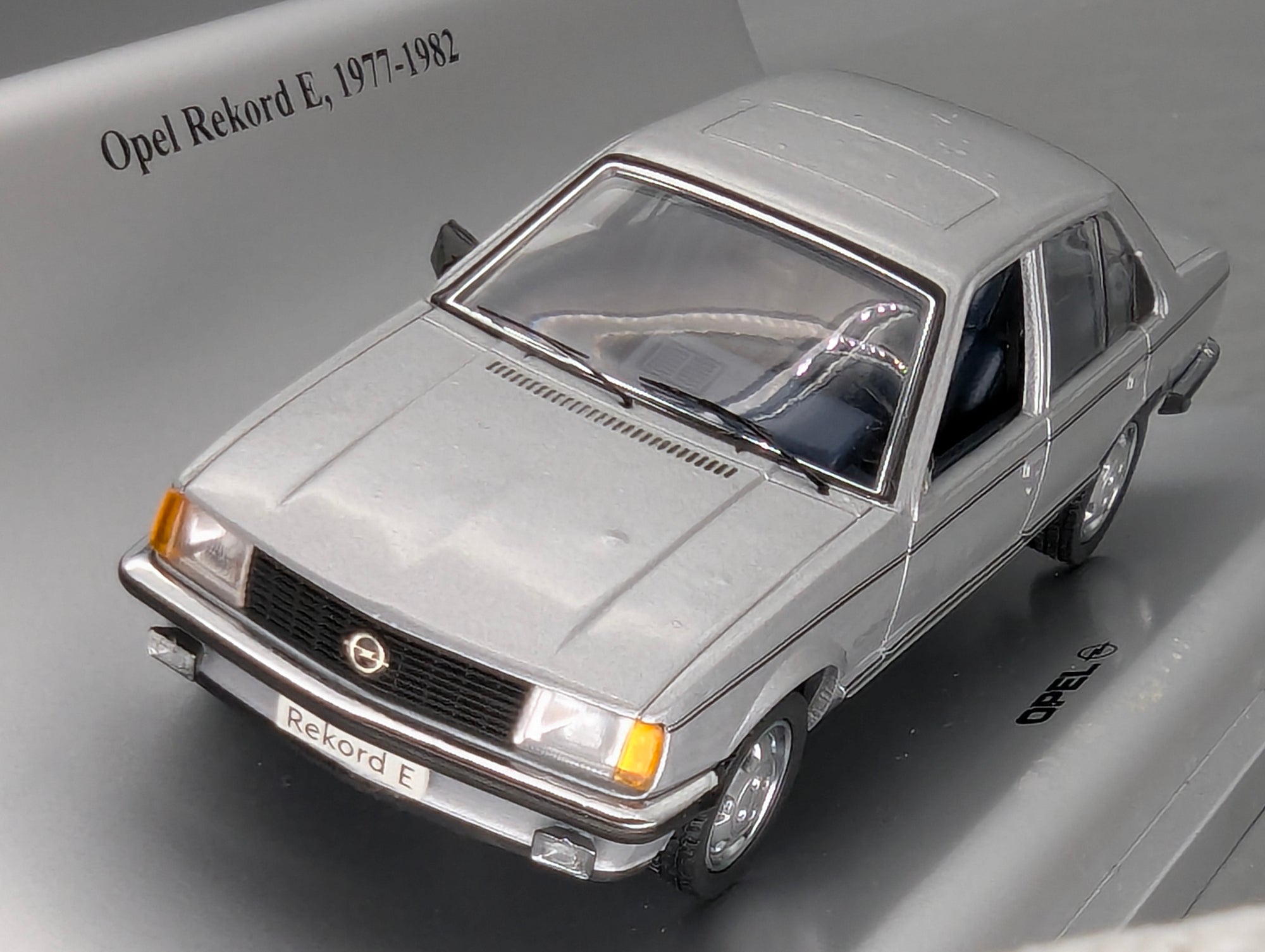 Model Cars 1:43 Minichamps Mercedes Benz SL65 AMG Black Series Silver with original packaging