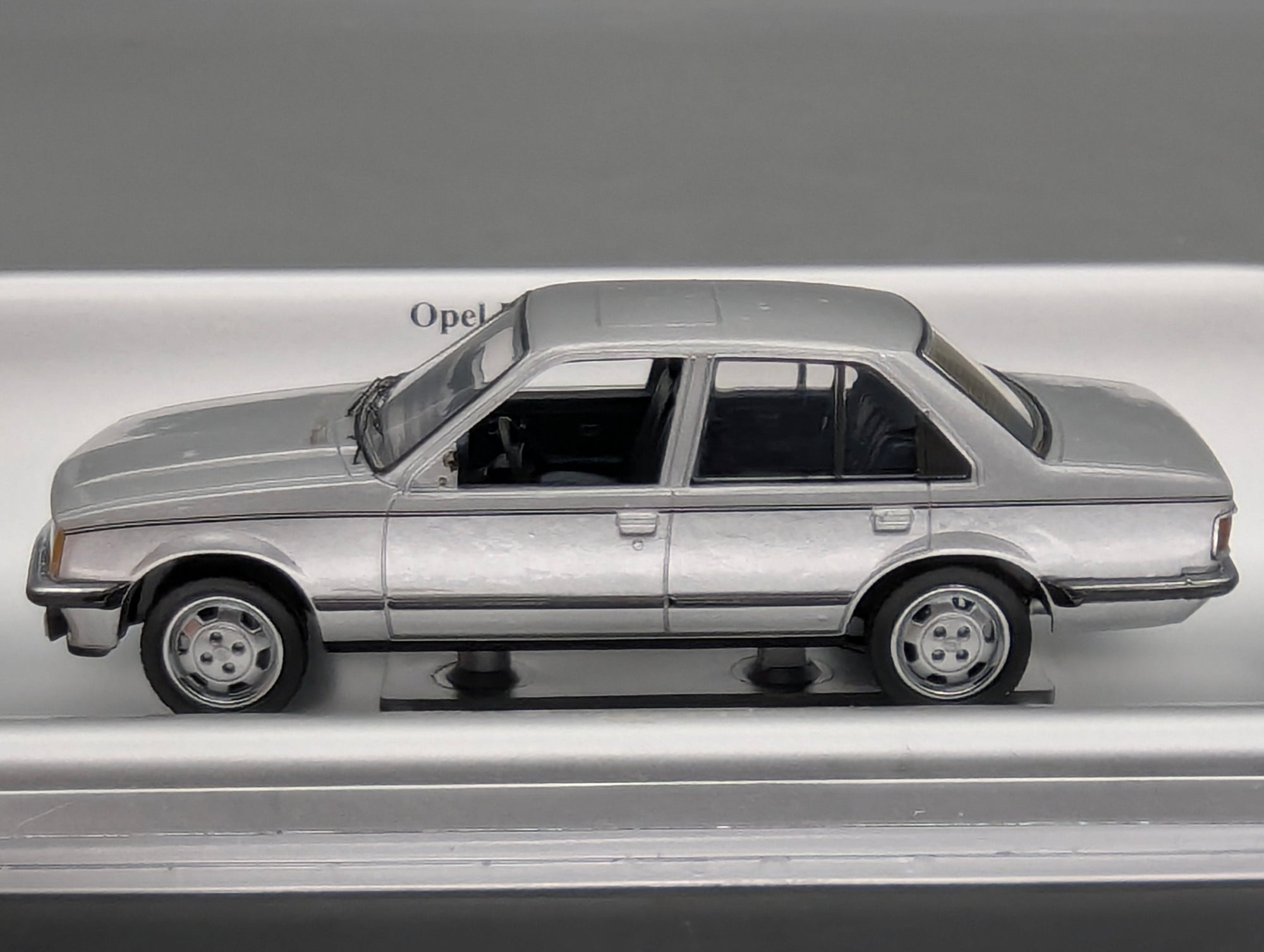 Model Cars 1:43 Minichamps Mercedes Benz SL65 AMG Black Series Silver with original packaging