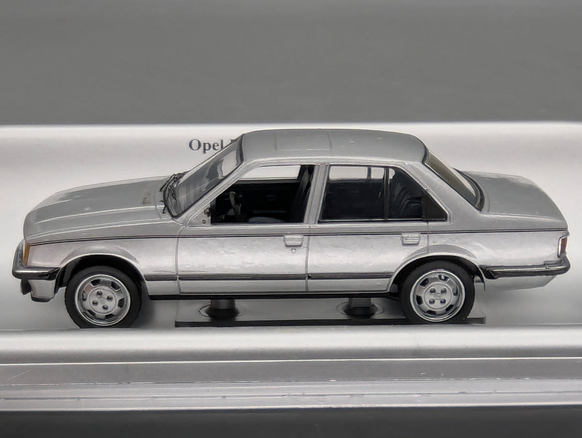 Model Cars 1:43 Minichamps Mercedes Benz SL65 AMG Black Series Silver with original packaging