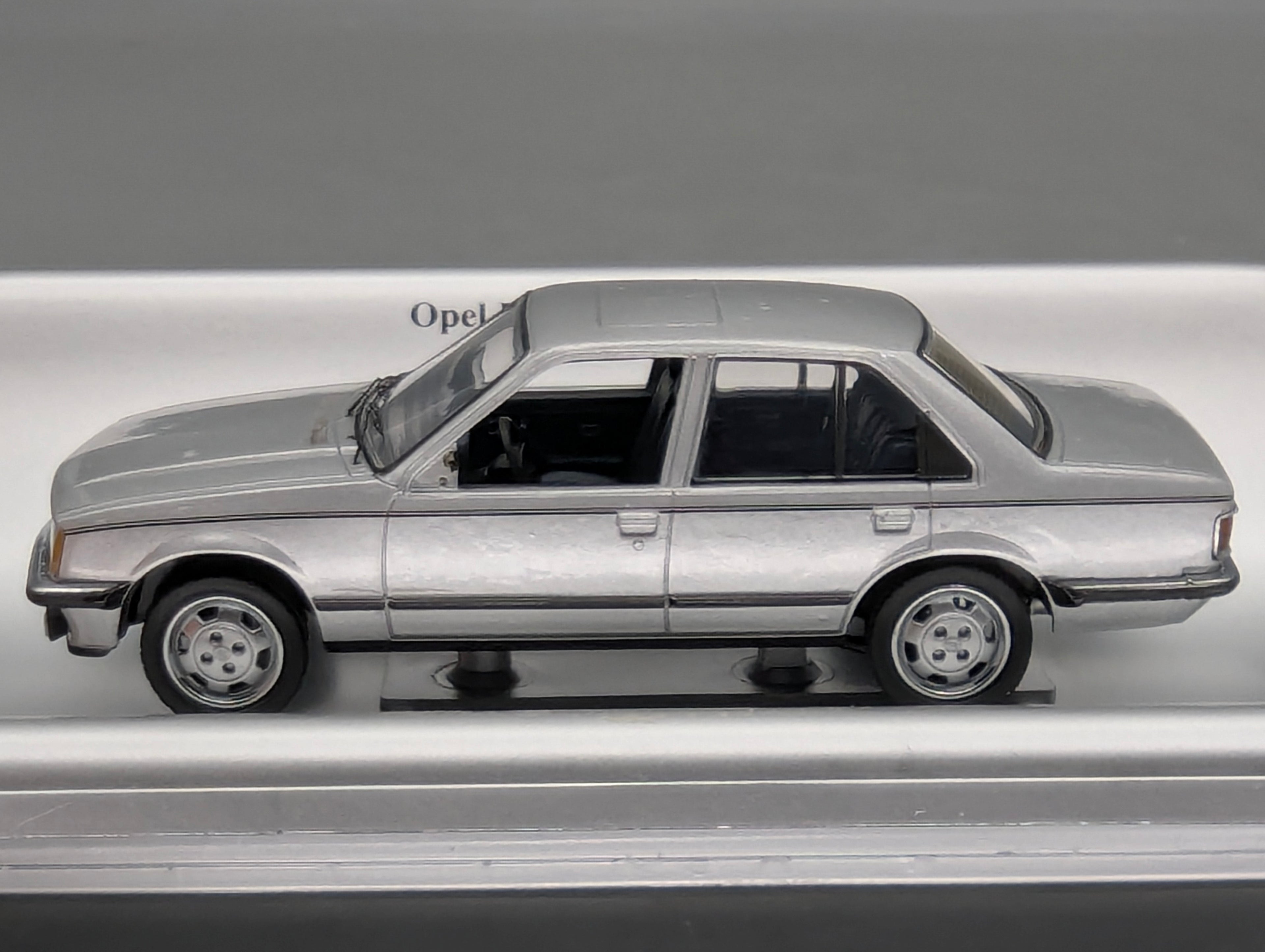 Model Cars 1:43 Minichamps Mercedes Benz SL65 AMG Black Series Silver with original packaging