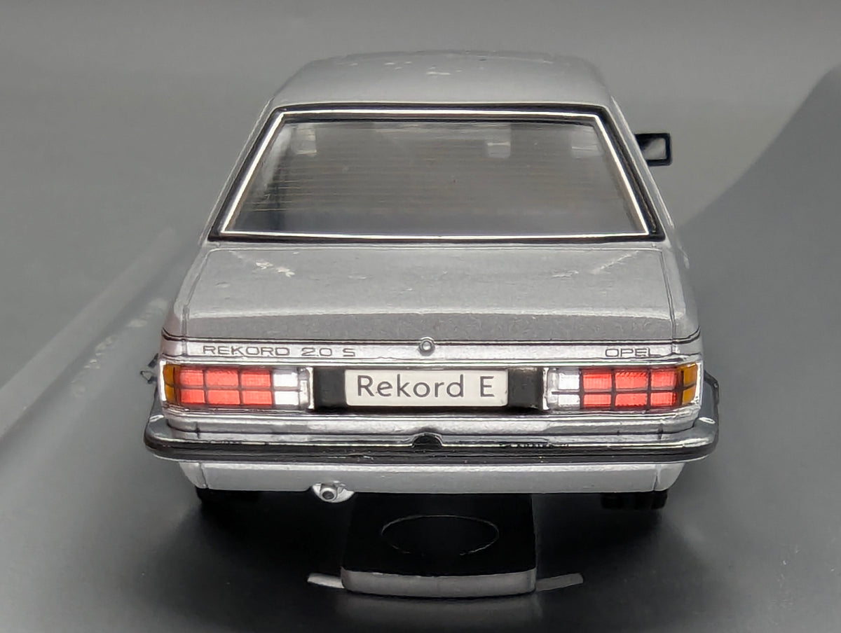 Model Cars 1:43 Minichamps Mercedes Benz SL65 AMG Black Series Silver with original packaging