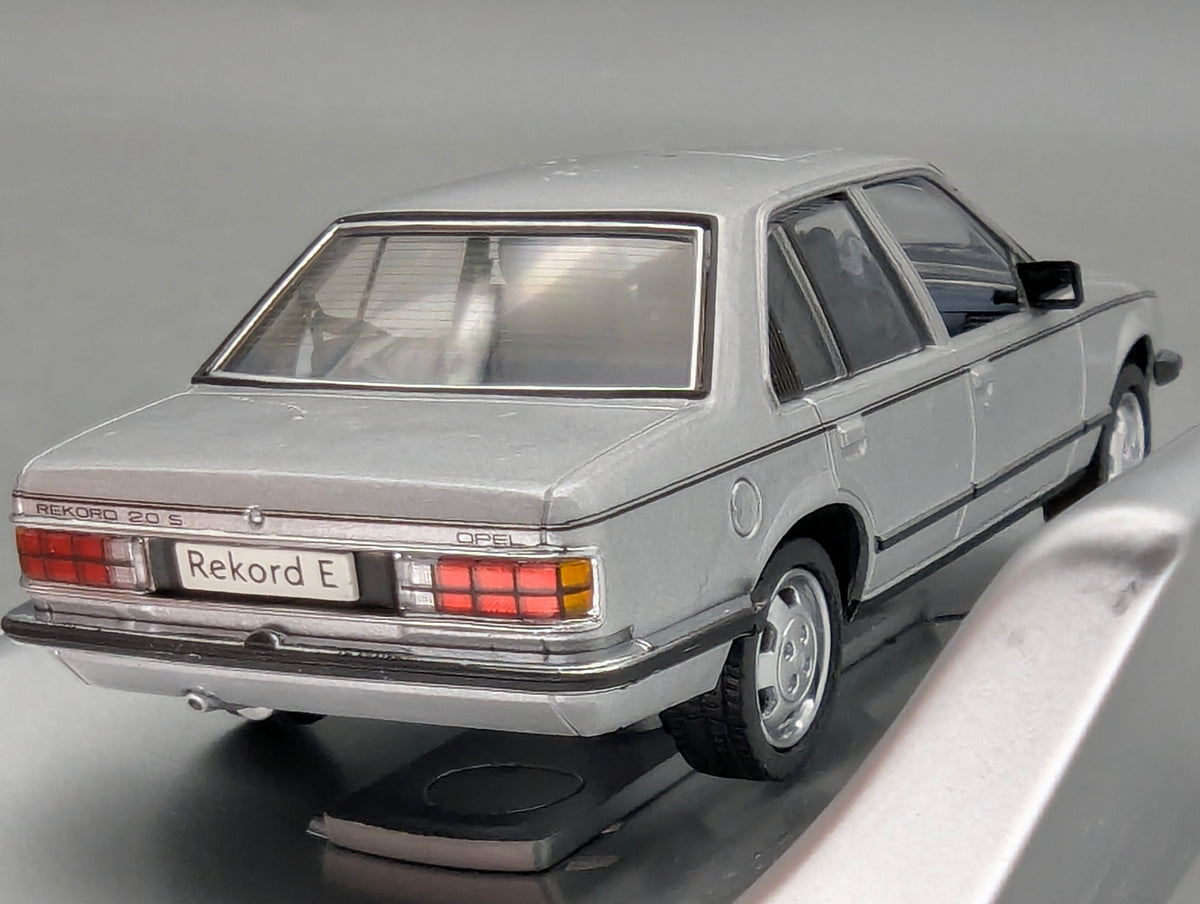 Model Cars 1:43 Minichamps Mercedes Benz SL65 AMG Black Series Silver with original packaging