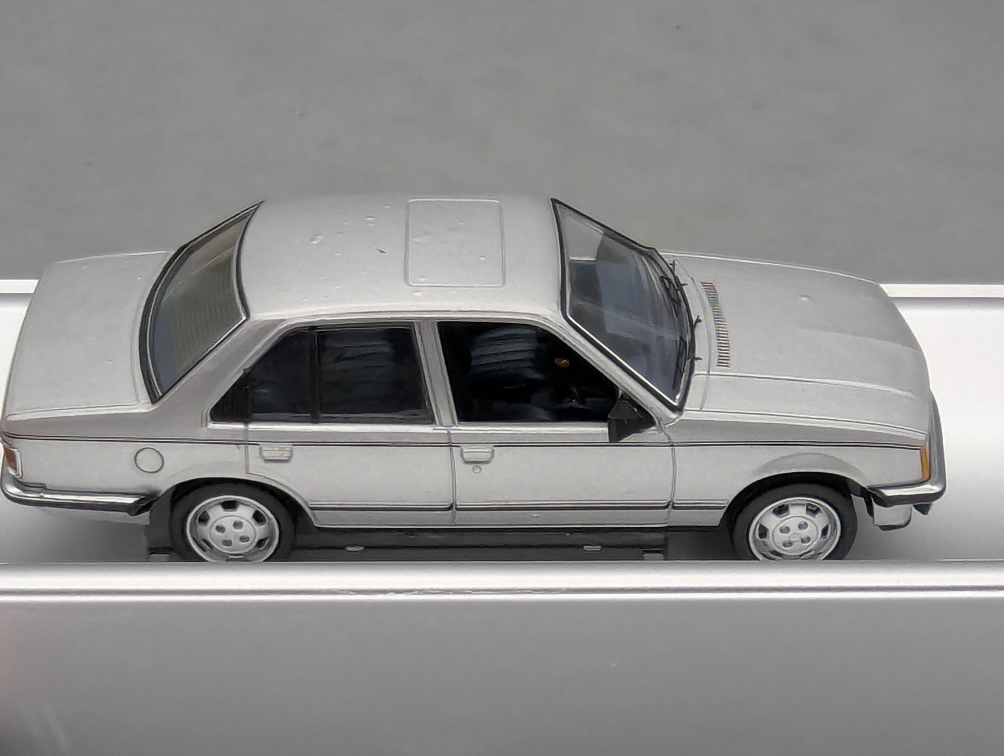 Model Cars 1:43 Minichamps Mercedes Benz SL65 AMG Black Series Silver with original packaging