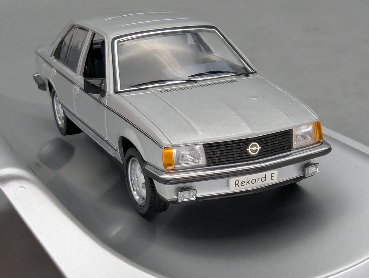 Model Cars 1:43 Minichamps Mercedes Benz SL65 AMG Black Series Silver with original packaging