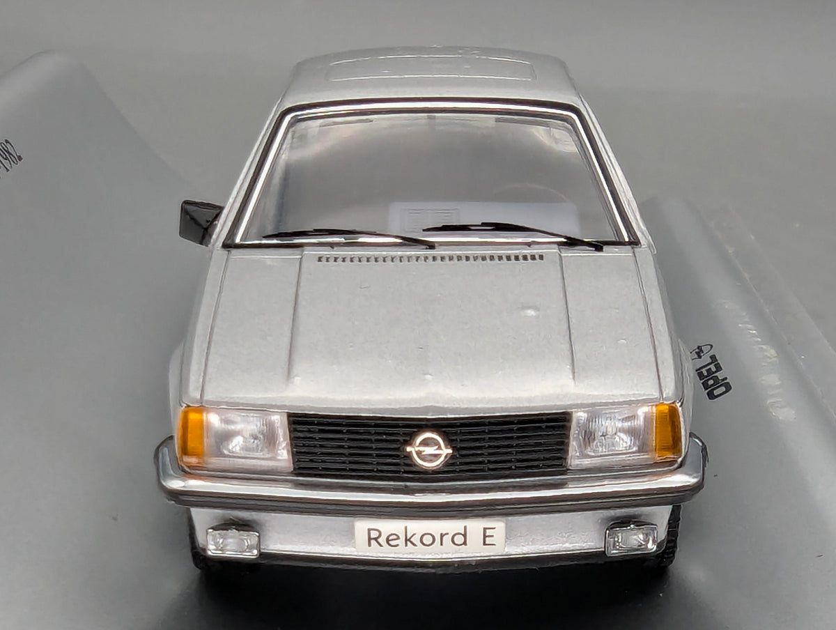 Model Cars 1:43 Minichamps Mercedes Benz SL65 AMG Black Series Silver with original packaging