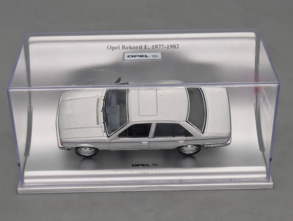 Model Cars 1:43 Minichamps Mercedes Benz SL65 AMG Black Series Silver with original packaging