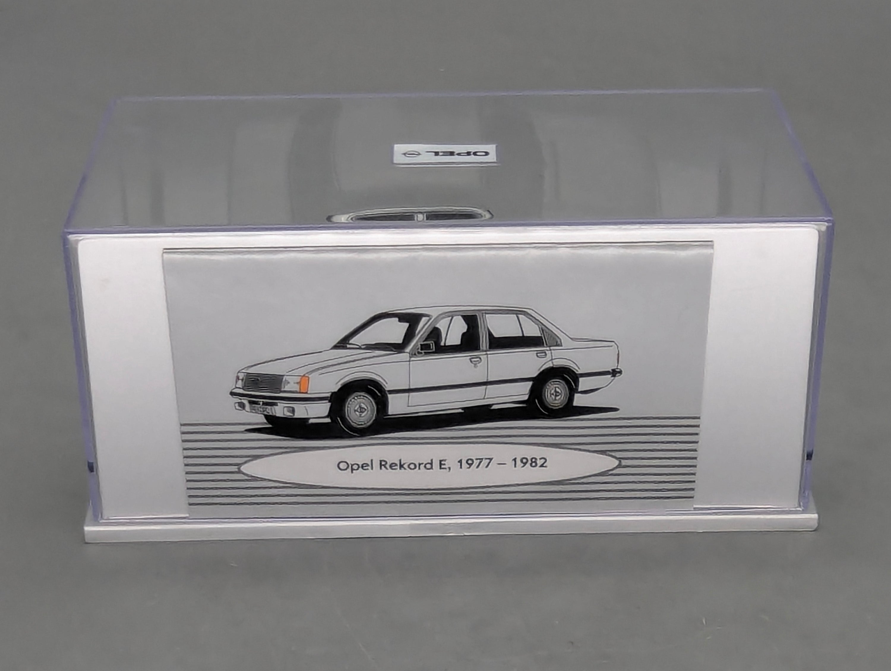Model Cars 1:43 Minichamps Mercedes Benz SL65 AMG Black Series Silver with original packaging