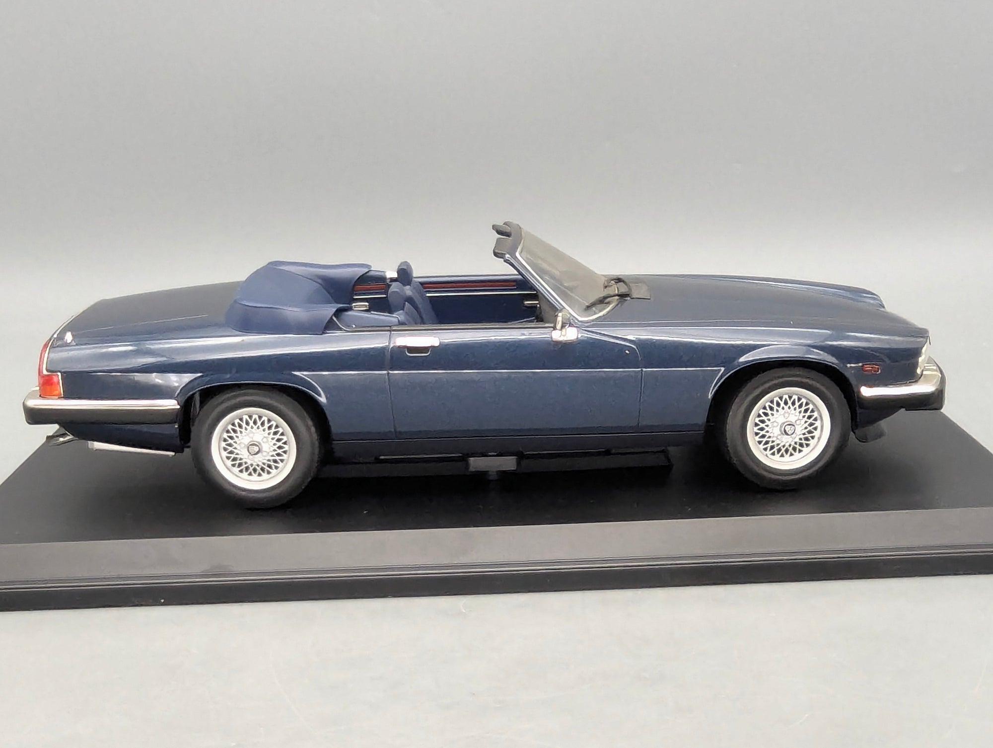 Coches a escala 1:12 Premium ClassiXXs BMW Isetta "Export" Azul Claro con embalaje original