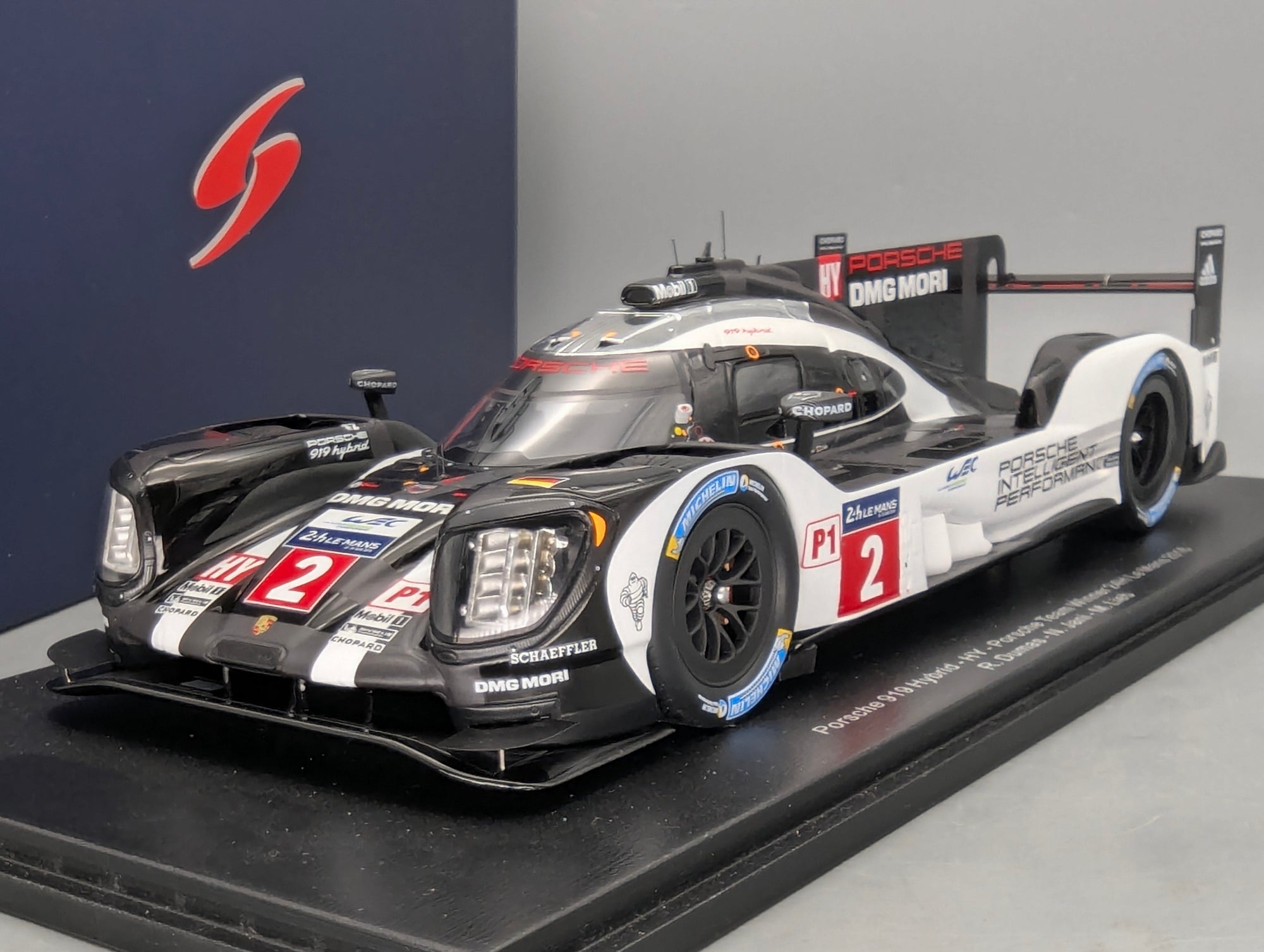 Modellautos 1:18 Spark Porsche 919 Hybrid WINNER 24h Le Mans 2016 #2 mit Vitrine und OVP