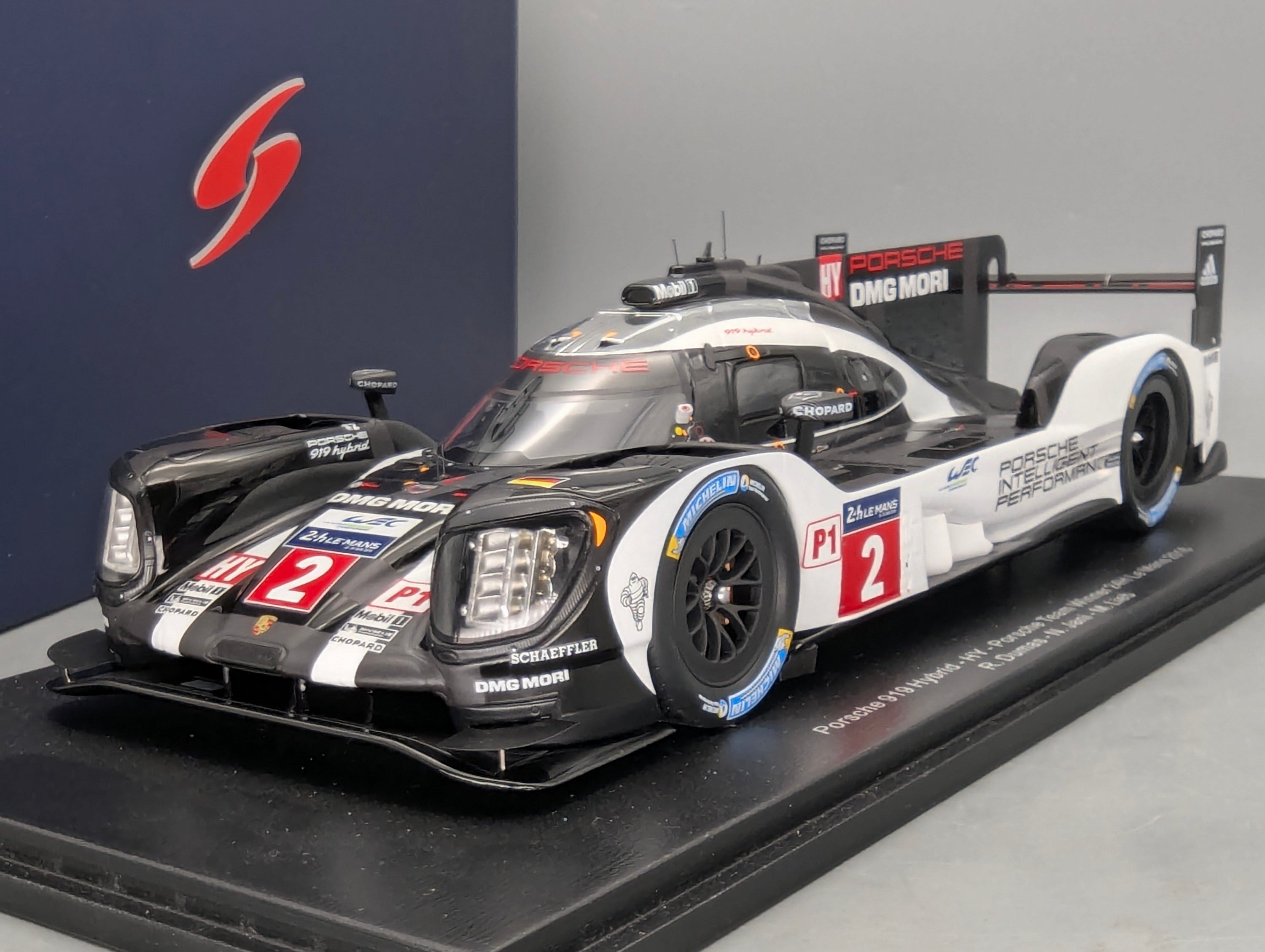 Modellautos 1:18 Spark Porsche 919 Hybrid WINNER 24h Le Mans 2016 #2 mit Vitrine und OVP