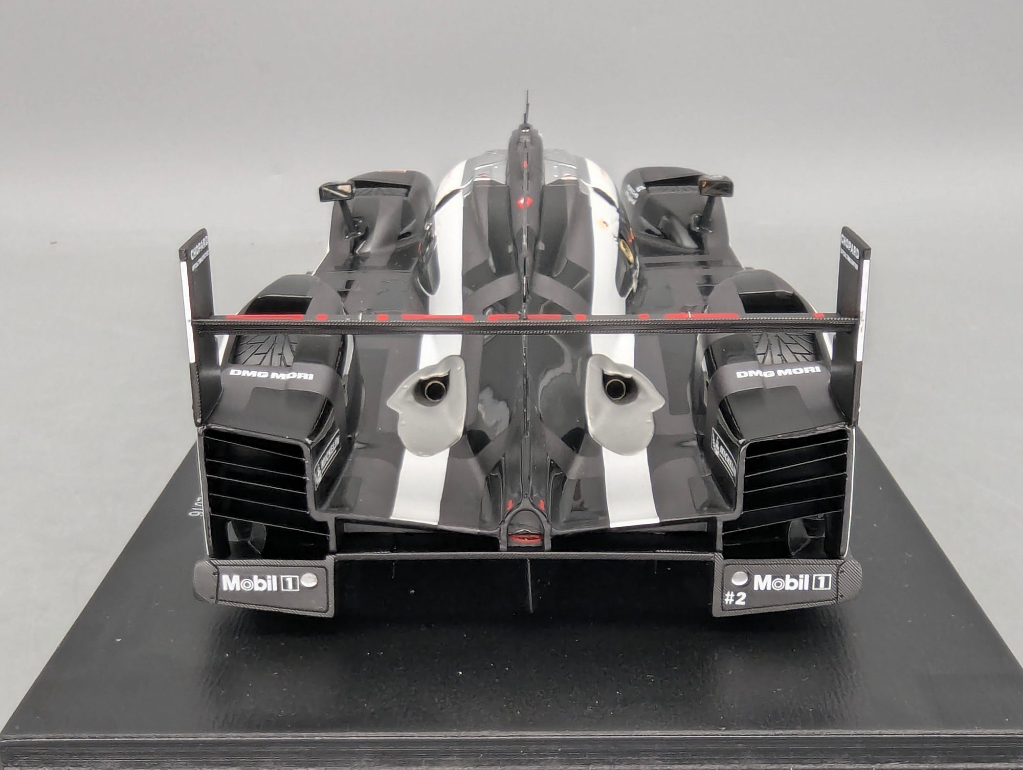 Modellautos 1:18 Spark Porsche 919 Hybrid WINNER 24h Le Mans 2016 #2 mit Vitrine und OVP