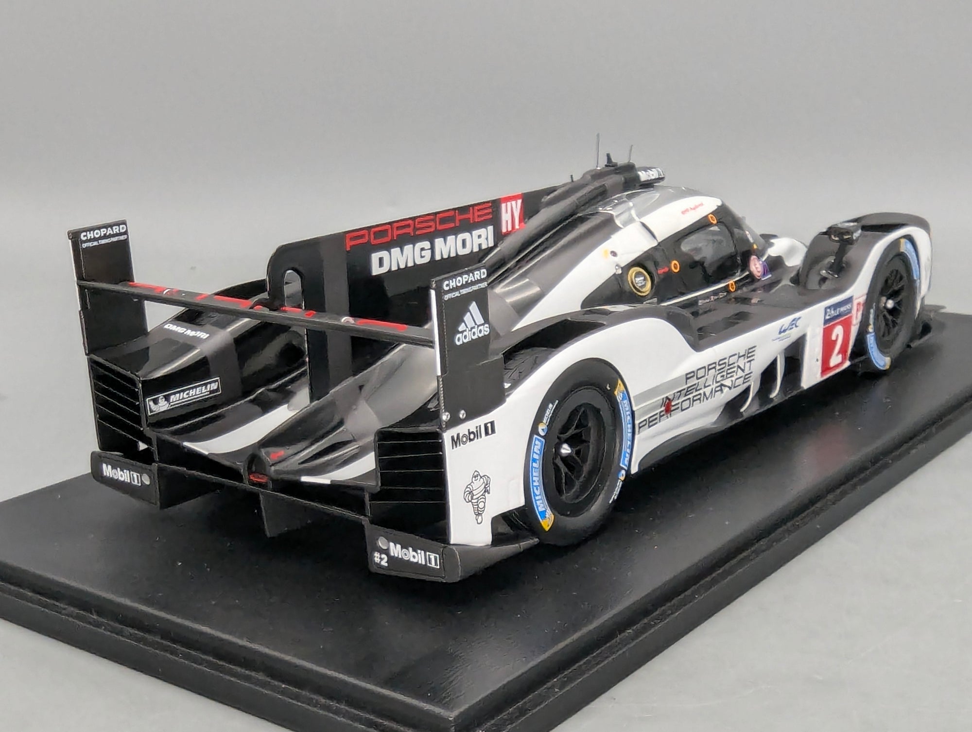 Modellautos 1:18 Spark Porsche 919 Hybrid WINNER 24h Le Mans 2016 #2 mit Vitrine und OVP