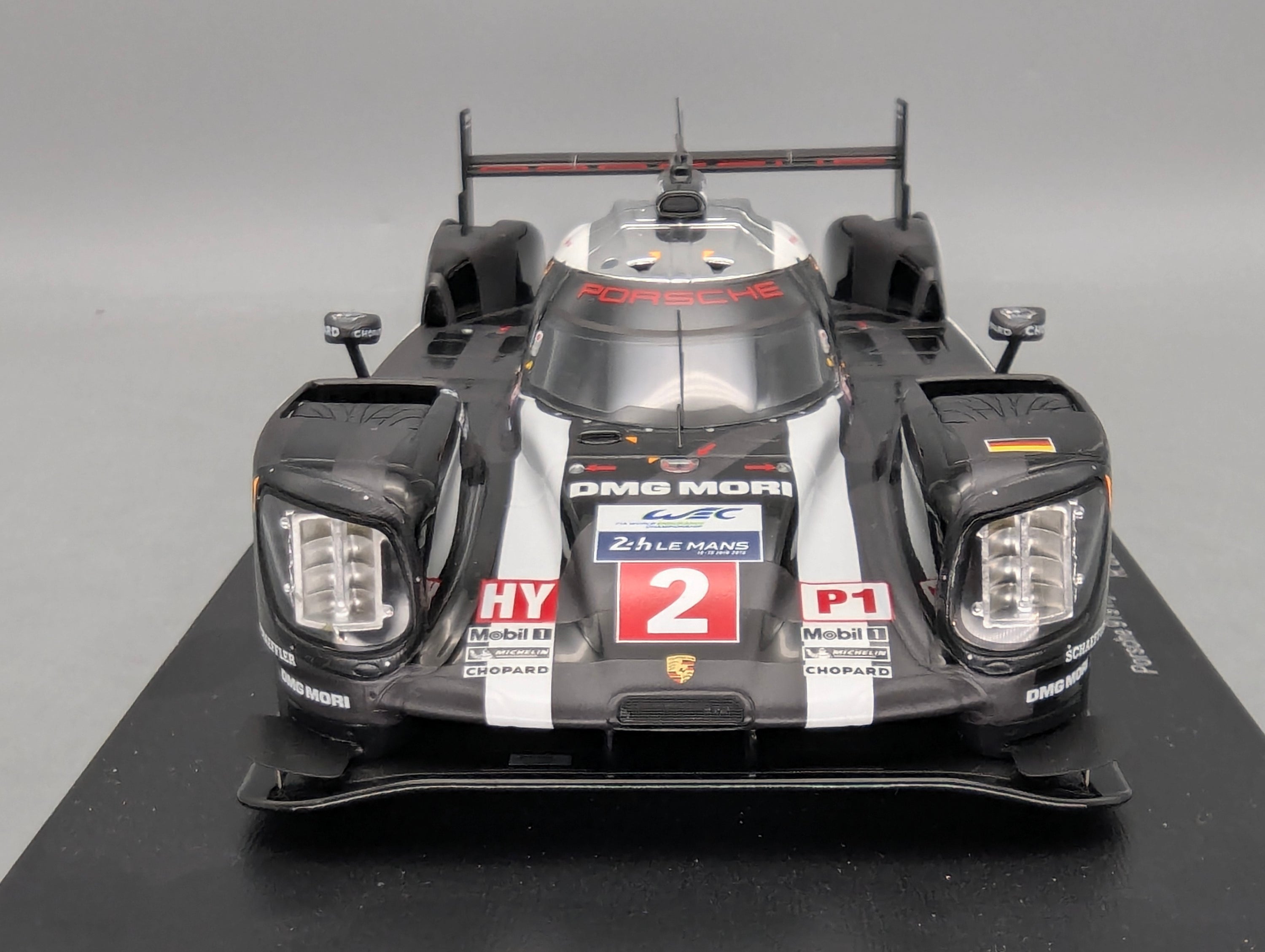 Modellautos 1:18 Spark Porsche 919 Hybrid WINNER 24h Le Mans 2016 #2 mit Vitrine und OVP