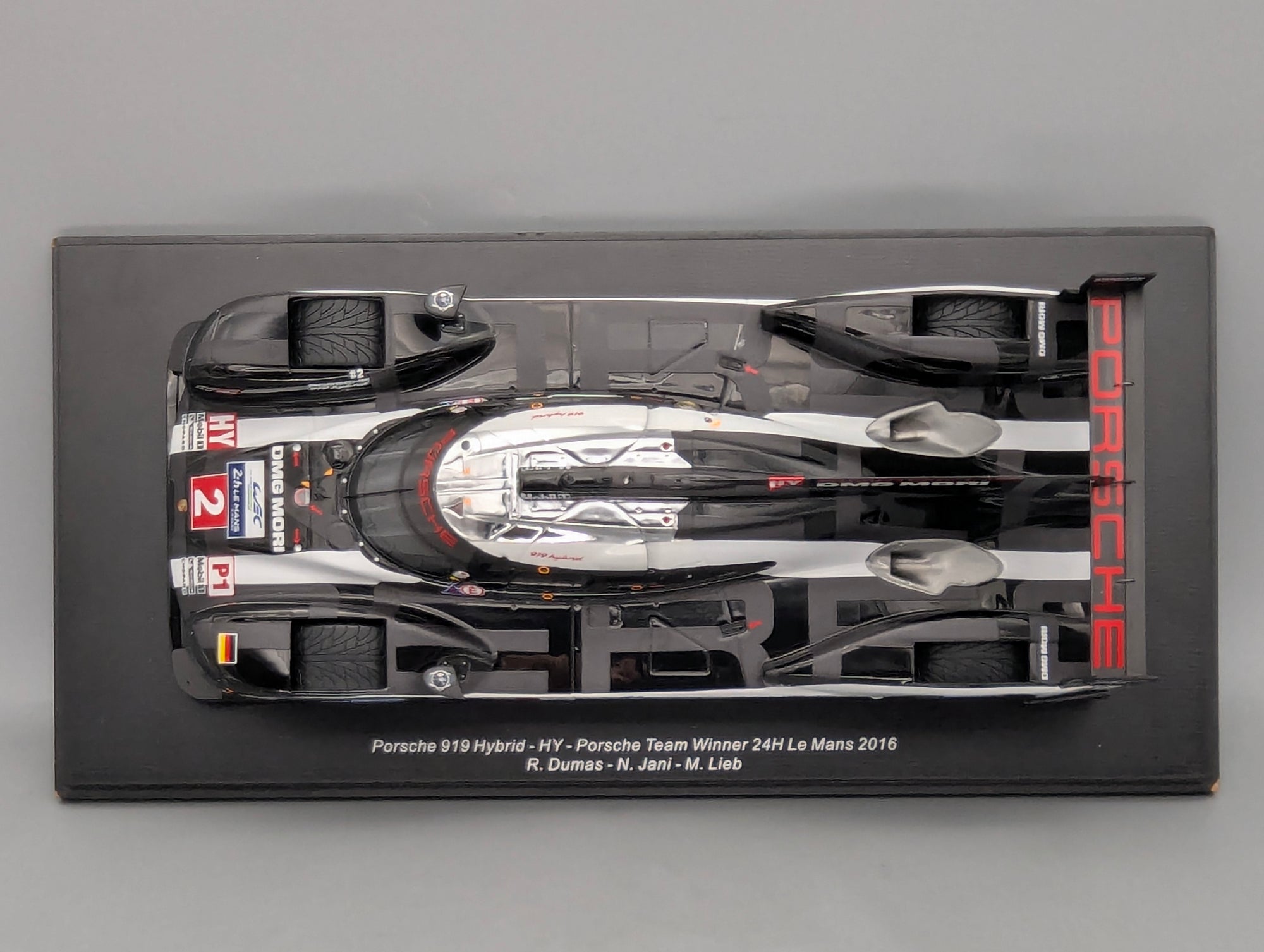Modellautos 1:18 Spark Porsche 919 Hybrid WINNER 24h Le Mans 2016 #2 mit Vitrine und OVP