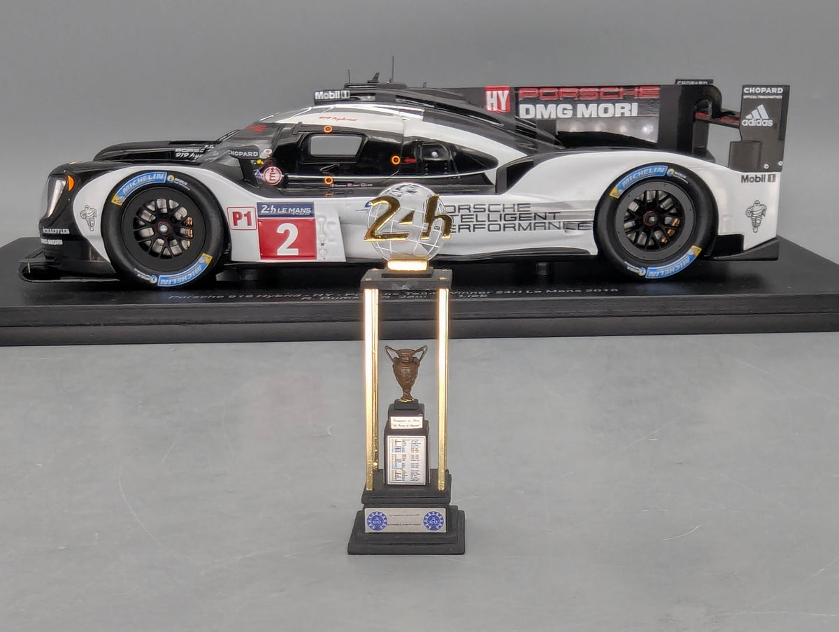 Modellautos 1:18 Spark Porsche 919 Hybrid WINNER 24h Le Mans 2016 #2 mit Vitrine und OVP
