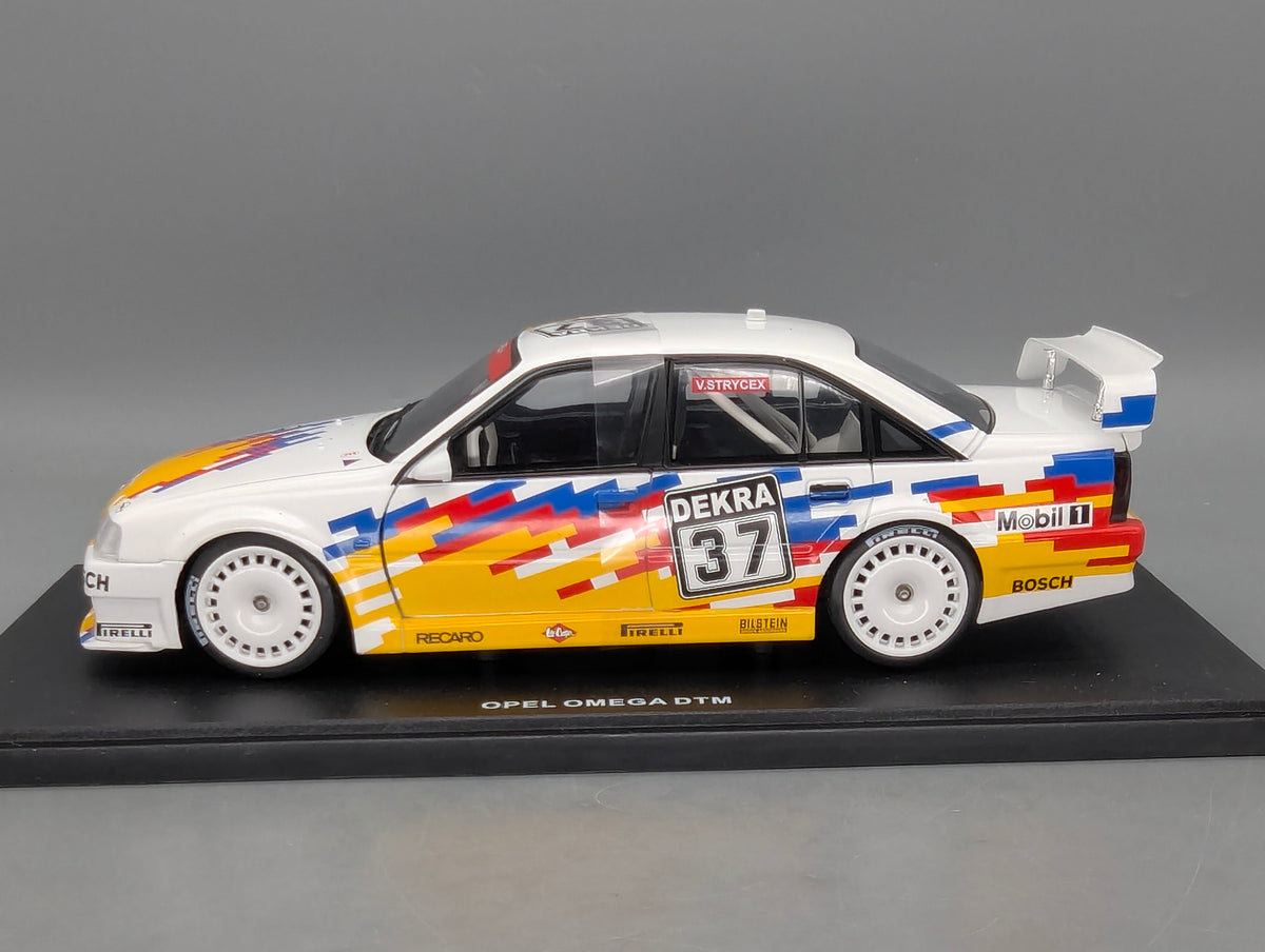Coches en miniatura 1:43 Minichamps Mercedes Benz SL65 AMG Black Series Plata con embalaje original