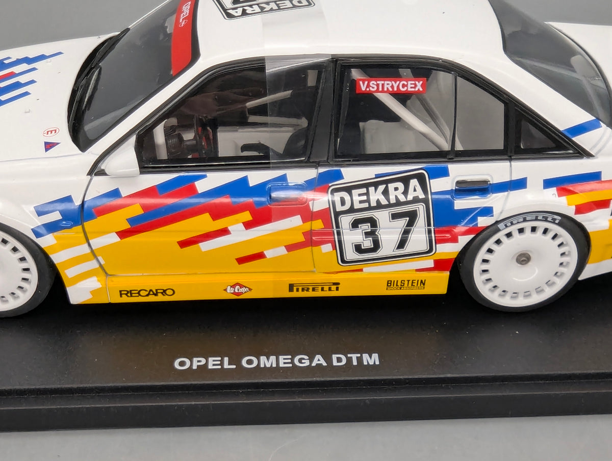Coches en miniatura 1:43 Minichamps Mercedes Benz SL65 AMG Black Series Plata con embalaje original