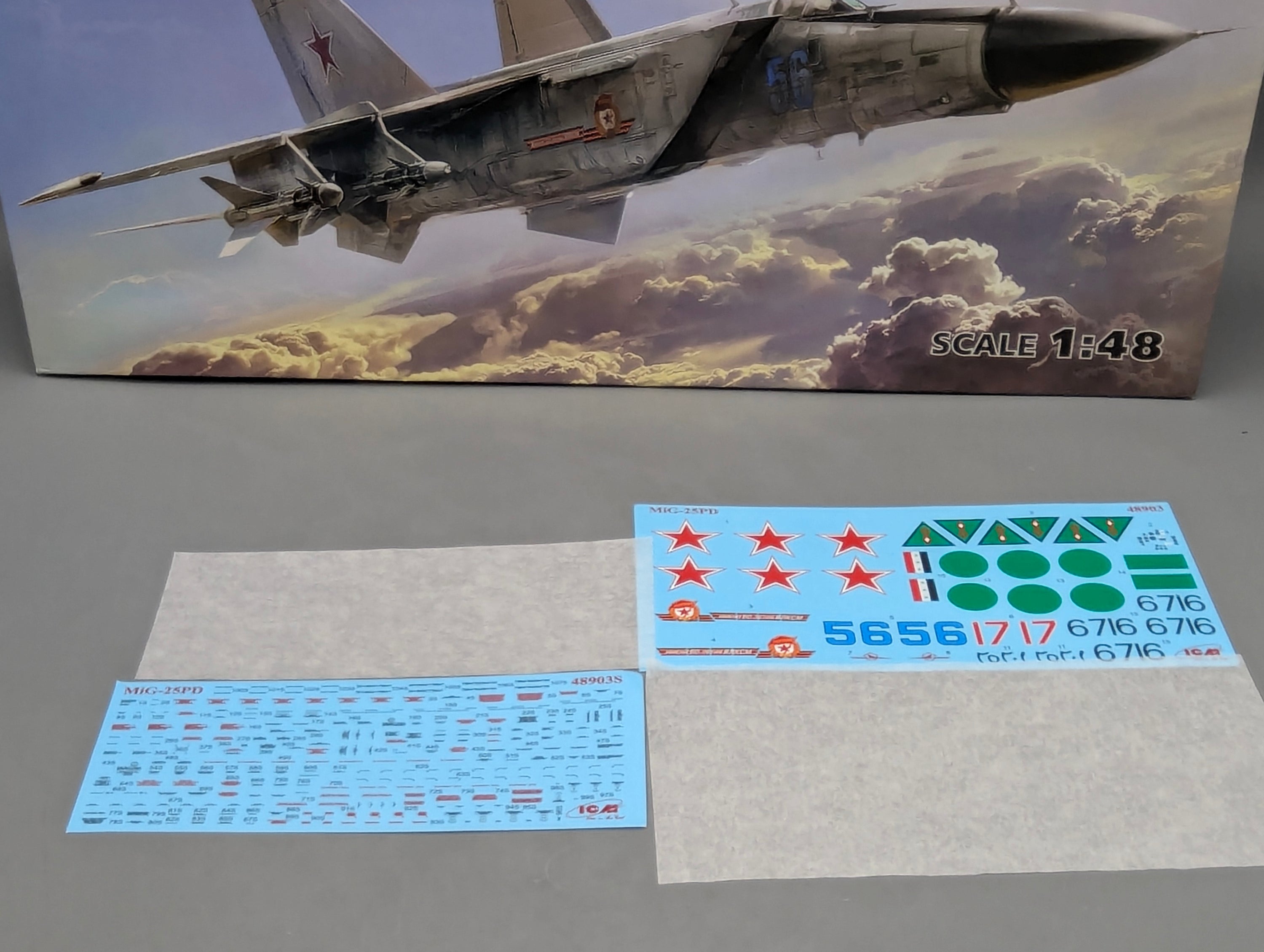 Flugzeug Modell Bausatz 1:48 ICM 48903 MiG-25PD Soviet Interceptor Fighter mit OVP