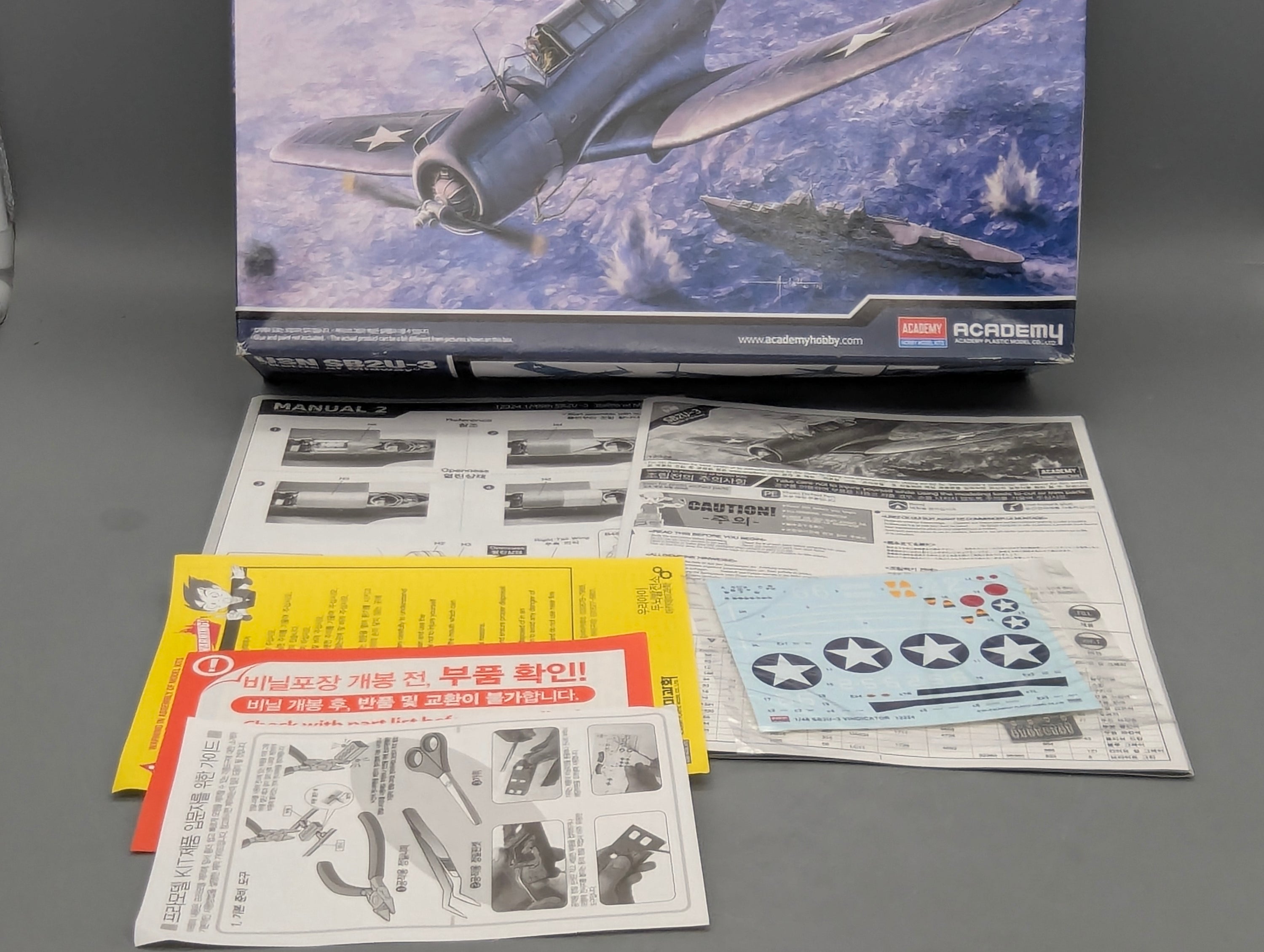 Flugzeug Modell Bausatz 1:48 Academy 12324 Vaught USN SB2U-3 mit OVP