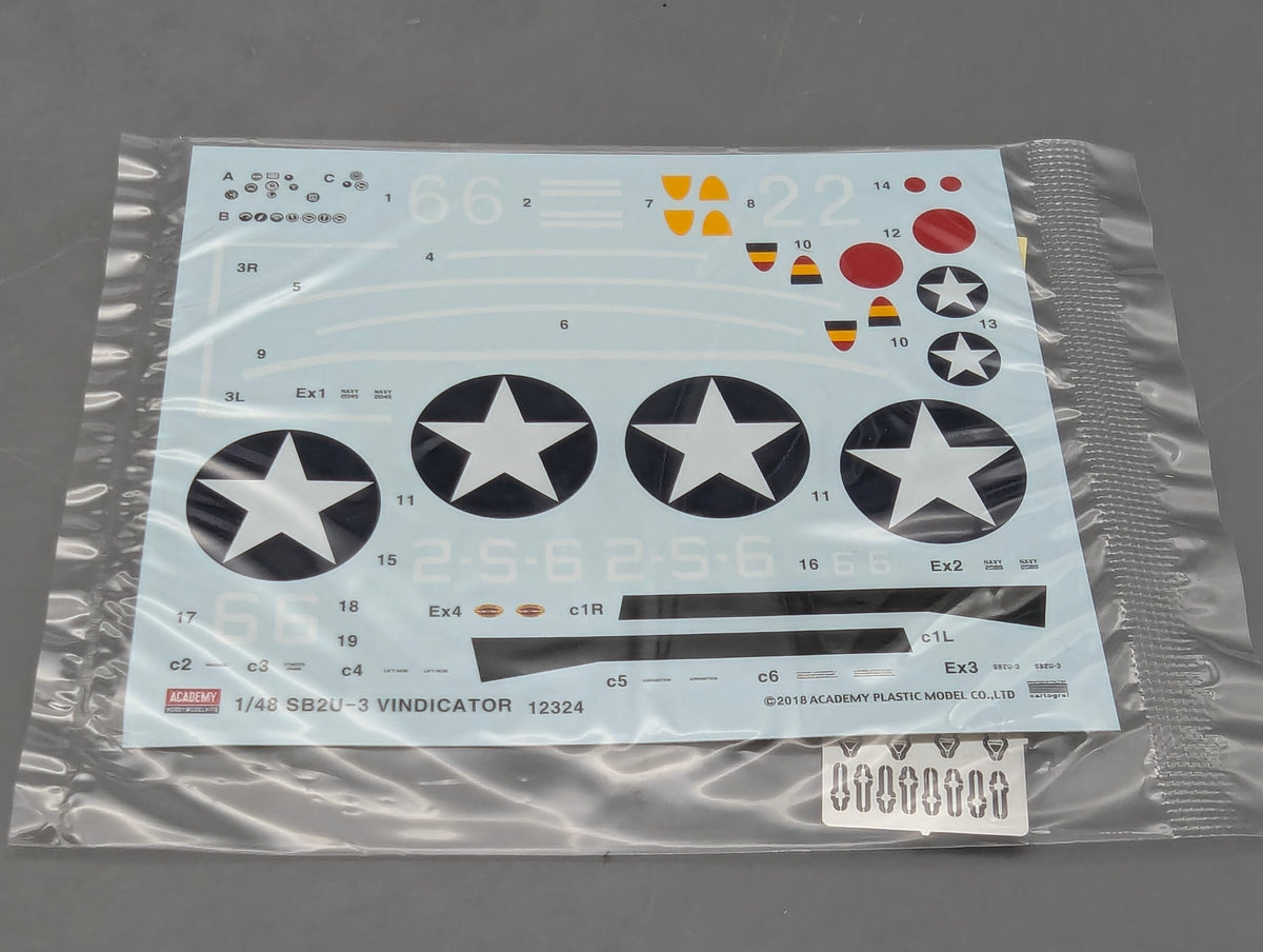 Flugzeug Modell Bausatz 1:48 Academy 12324 Vaught USN SB2U-3 mit OVP