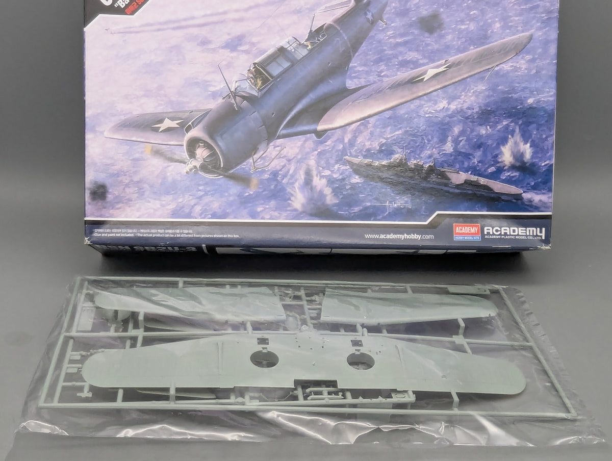 Flugzeug Modell Bausatz 1:48 Academy 12324 Vaught USN SB2U-3 mit OVP