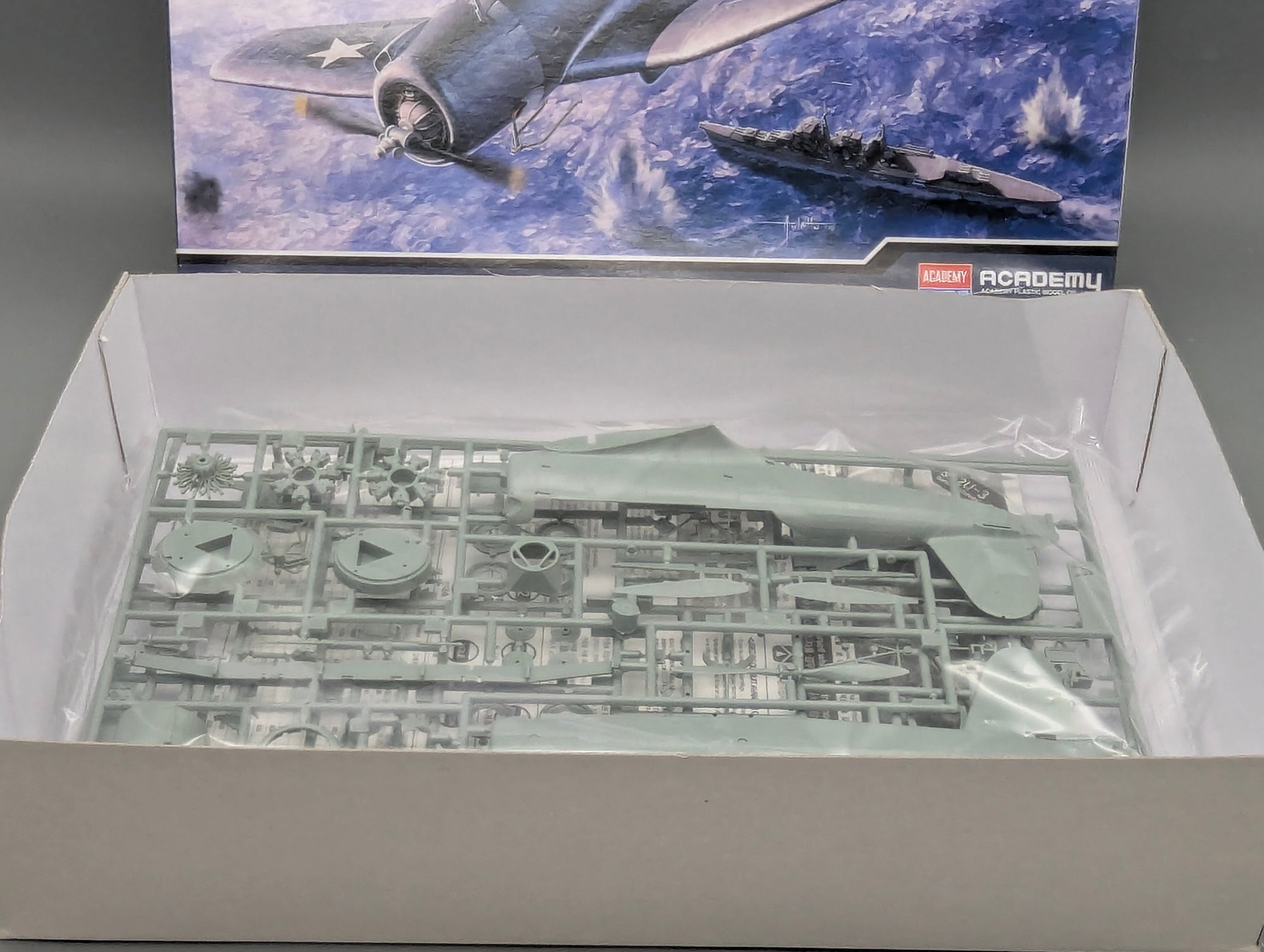 Flugzeug Modell Bausatz 1:48 Academy 12324 Vaught USN SB2U-3 mit OVP