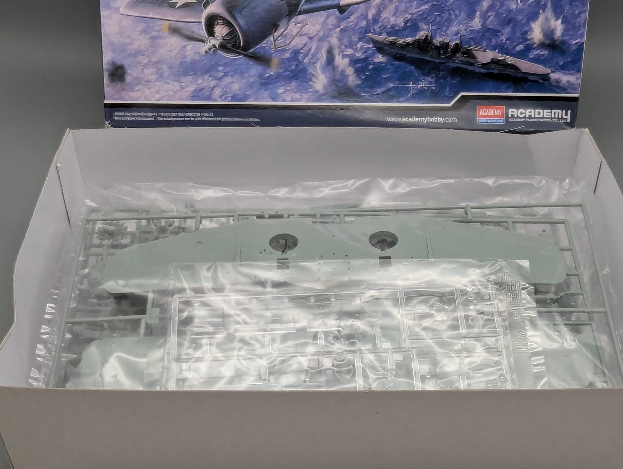 Flugzeug Modell Bausatz 1:48 Academy 12324 Vaught USN SB2U-3 mit OVP