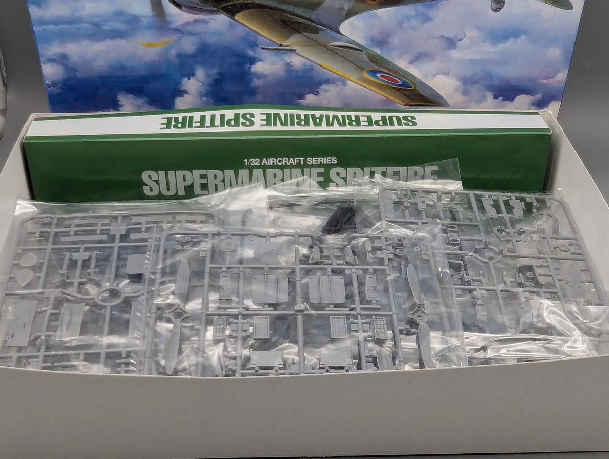 Flugzeug Modell Bausatz 1:32 Tamiya 60321 Supermarine Spitfire Mk.XVIe mit OVP