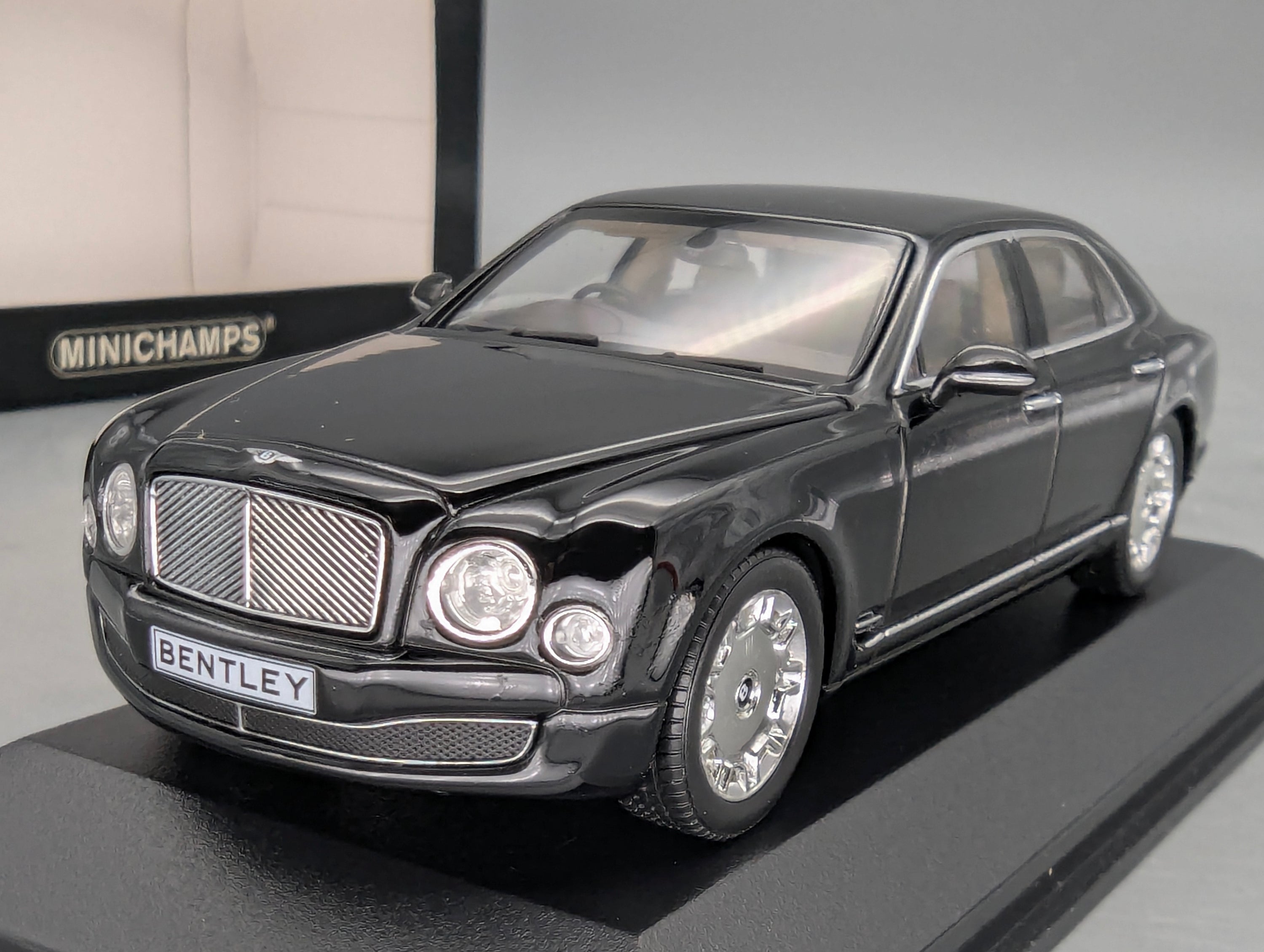 Modellautos 1:43 Minichamps Bentley Mulsanne 2010 Black Schwarz mit OVP