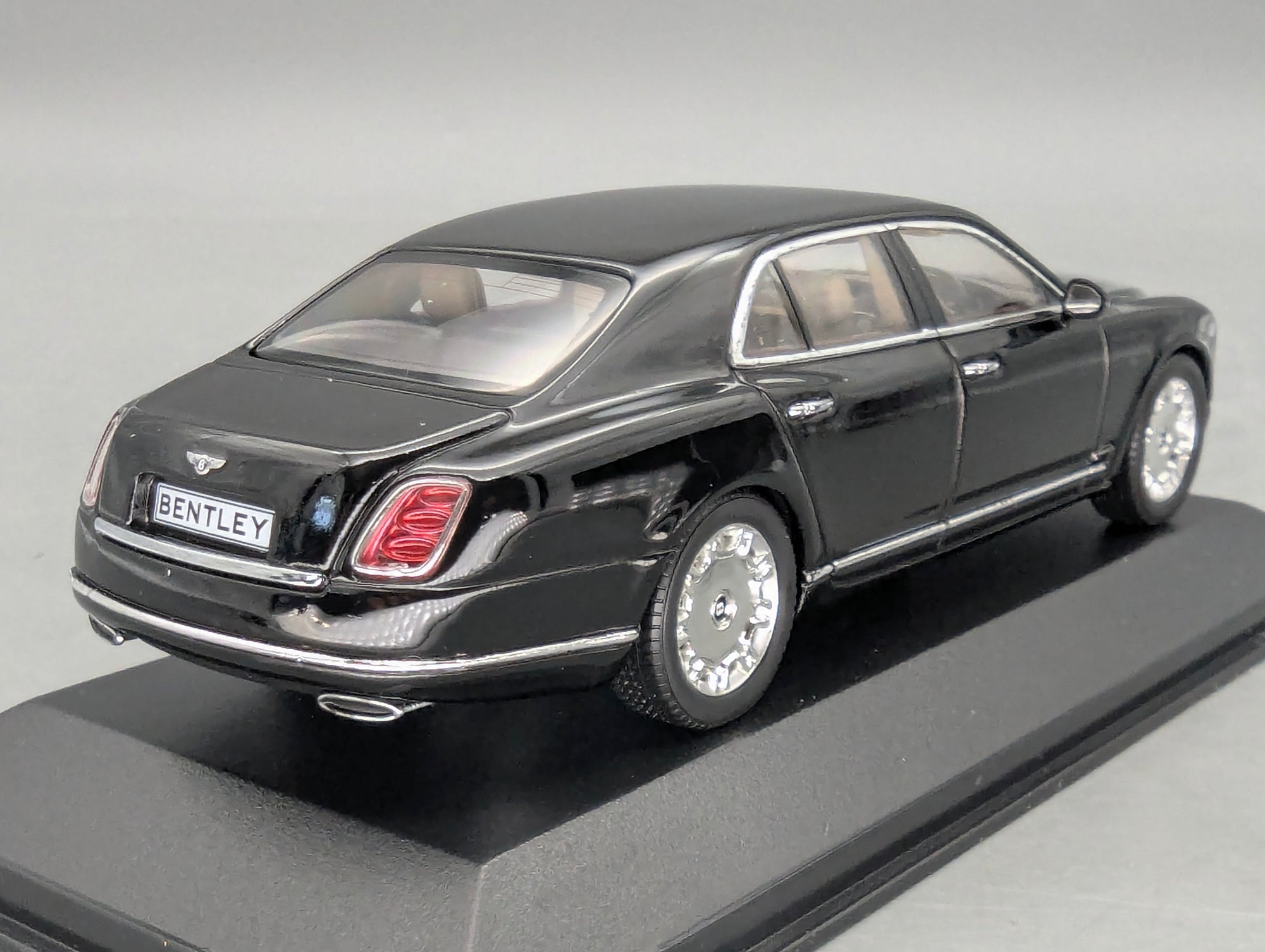Modellautos 1:43 Minichamps Bentley Mulsanne 2010 Black Schwarz mit OVP