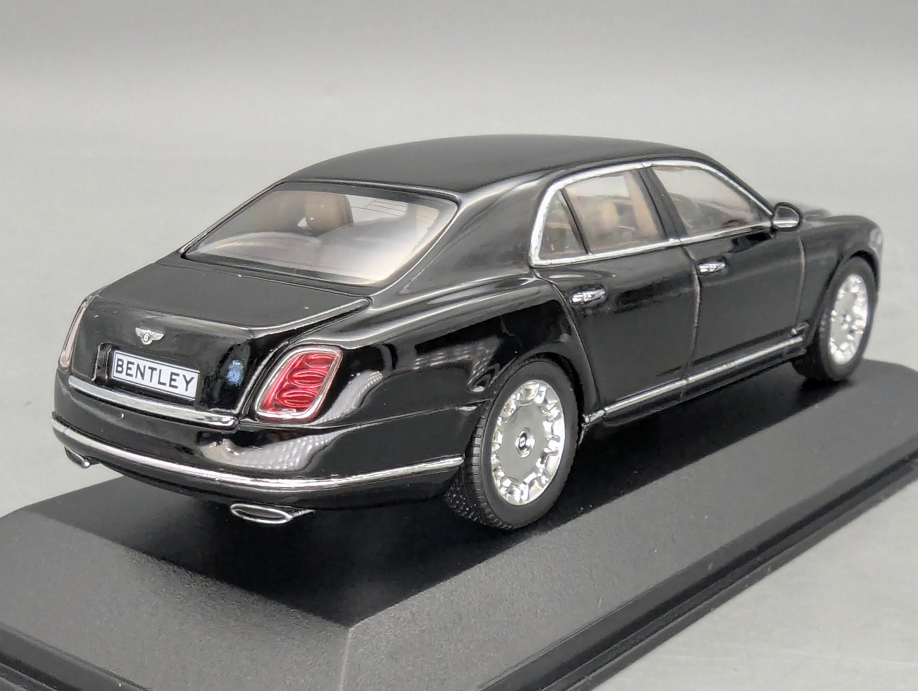Modellautos 1:43 Minichamps Bentley Mulsanne 2010 Black Schwarz mit OVP