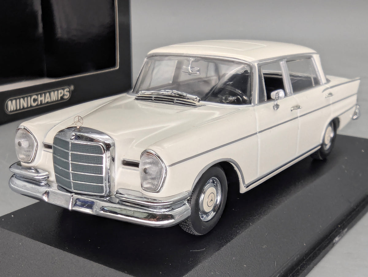 Modellautos 1:43 Minichamps Mercedes-Benz 300 SEL 6.3 1968 Weiß mit OVP