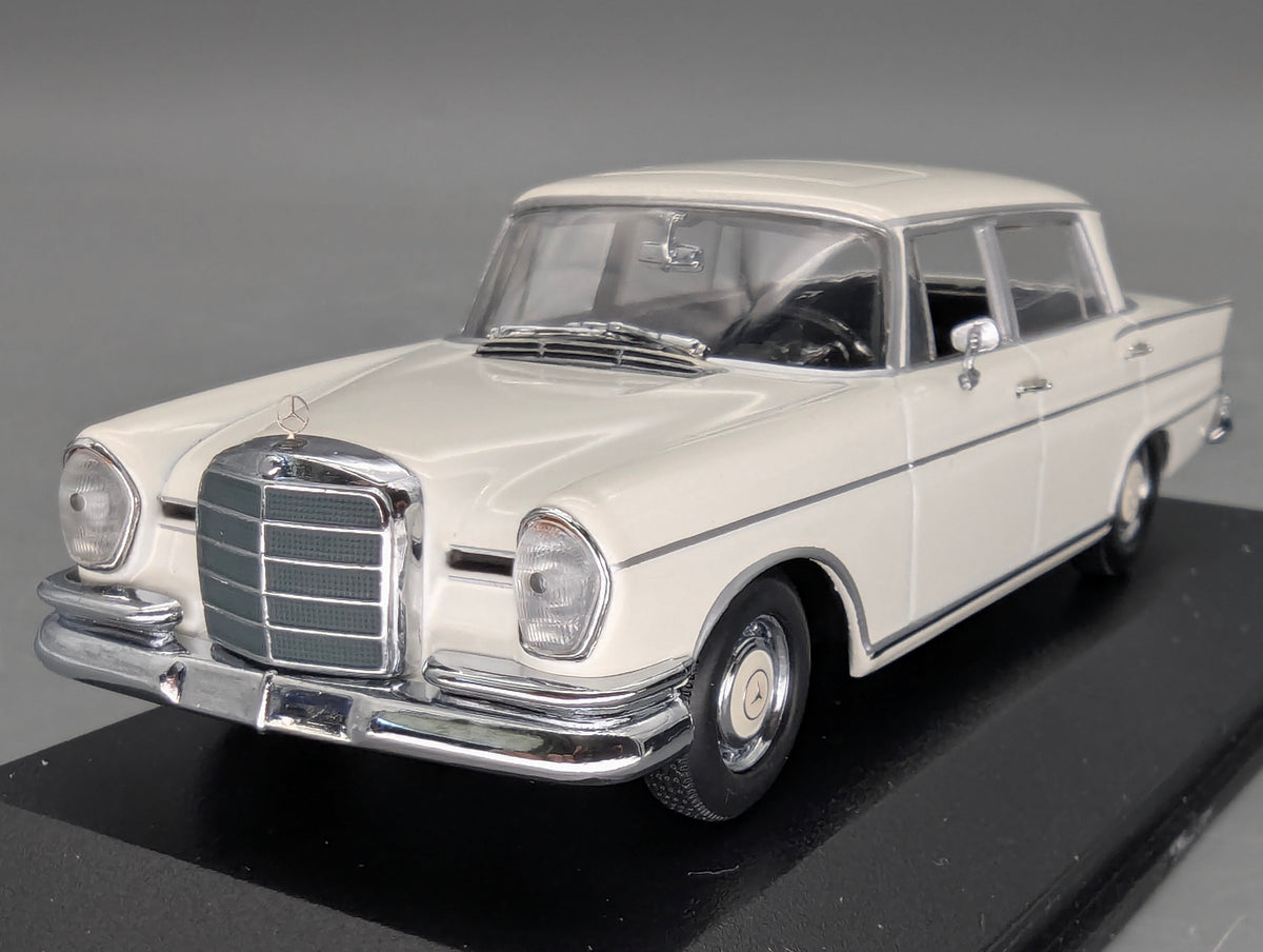 Modellautos 1:43 Minichamps Mercedes-Benz 300 SEL 6.3 1968 Weiß mit OVP