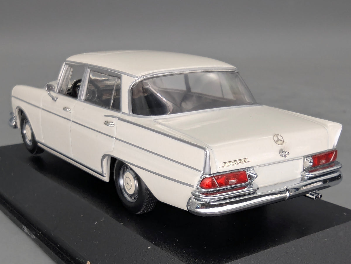 Modellautos 1:43 Minichamps Mercedes-Benz 300 SEL 6.3 1968 Weiß mit OVP