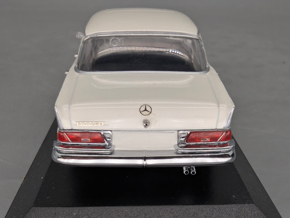 Modellautos 1:43 Minichamps Mercedes-Benz 300 SEL 6.3 1968 Weiß mit OVP