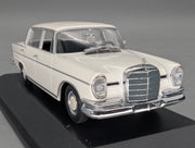 Modellautos 1:43 Minichamps Mercedes-Benz 300 SEL 6.3 1968 Weiß mit OVP