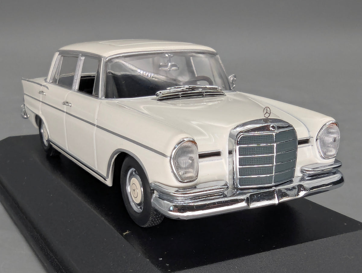 Modellautos 1:43 Minichamps Mercedes-Benz 300 SEL 6.3 1968 Weiß mit OVP