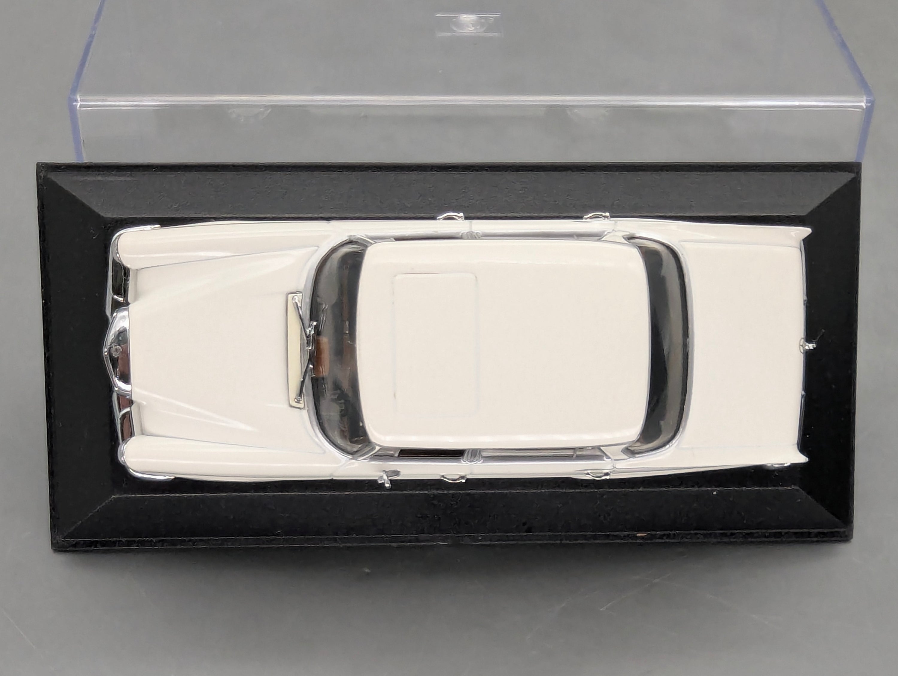 Modellautos 1:43 Minichamps Mercedes-Benz 300 SEL 6.3 1968 Weiß mit OVP