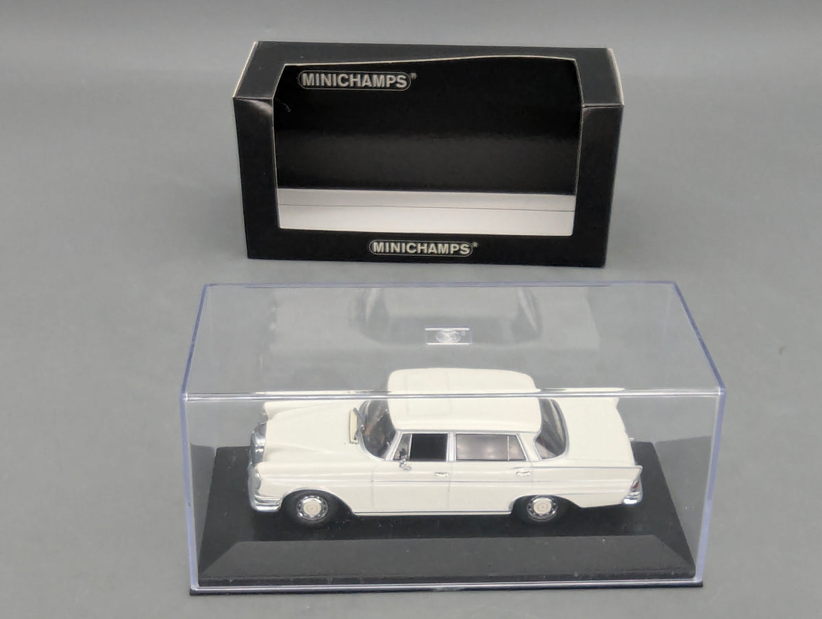 Modellautos 1:43 Minichamps Mercedes-Benz 300 SEL 6.3 1968 Weiß mit OVP
