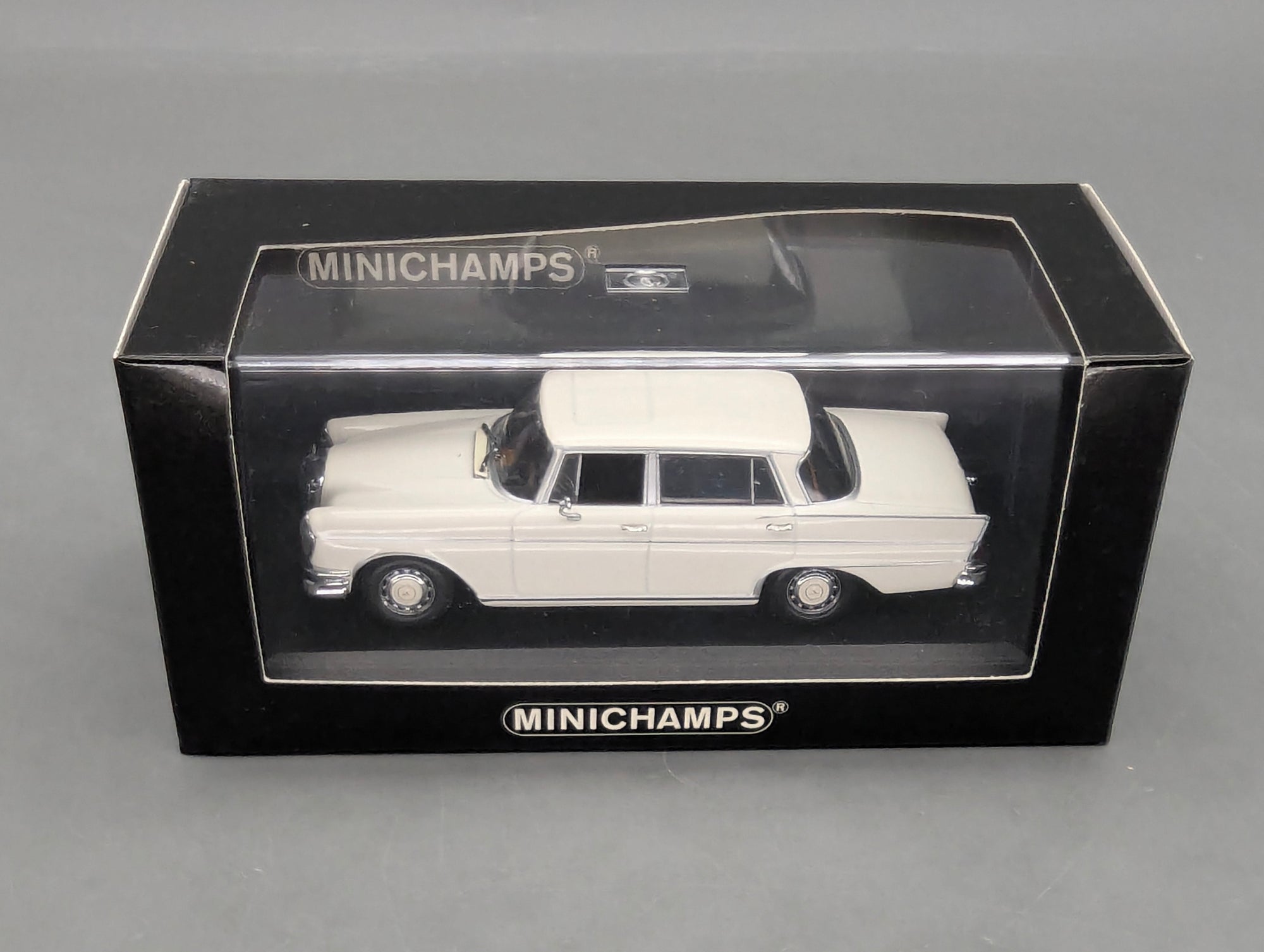 Modellautos 1:43 Minichamps Mercedes-Benz 300 SEL 6.3 1968 Weiß mit OVP